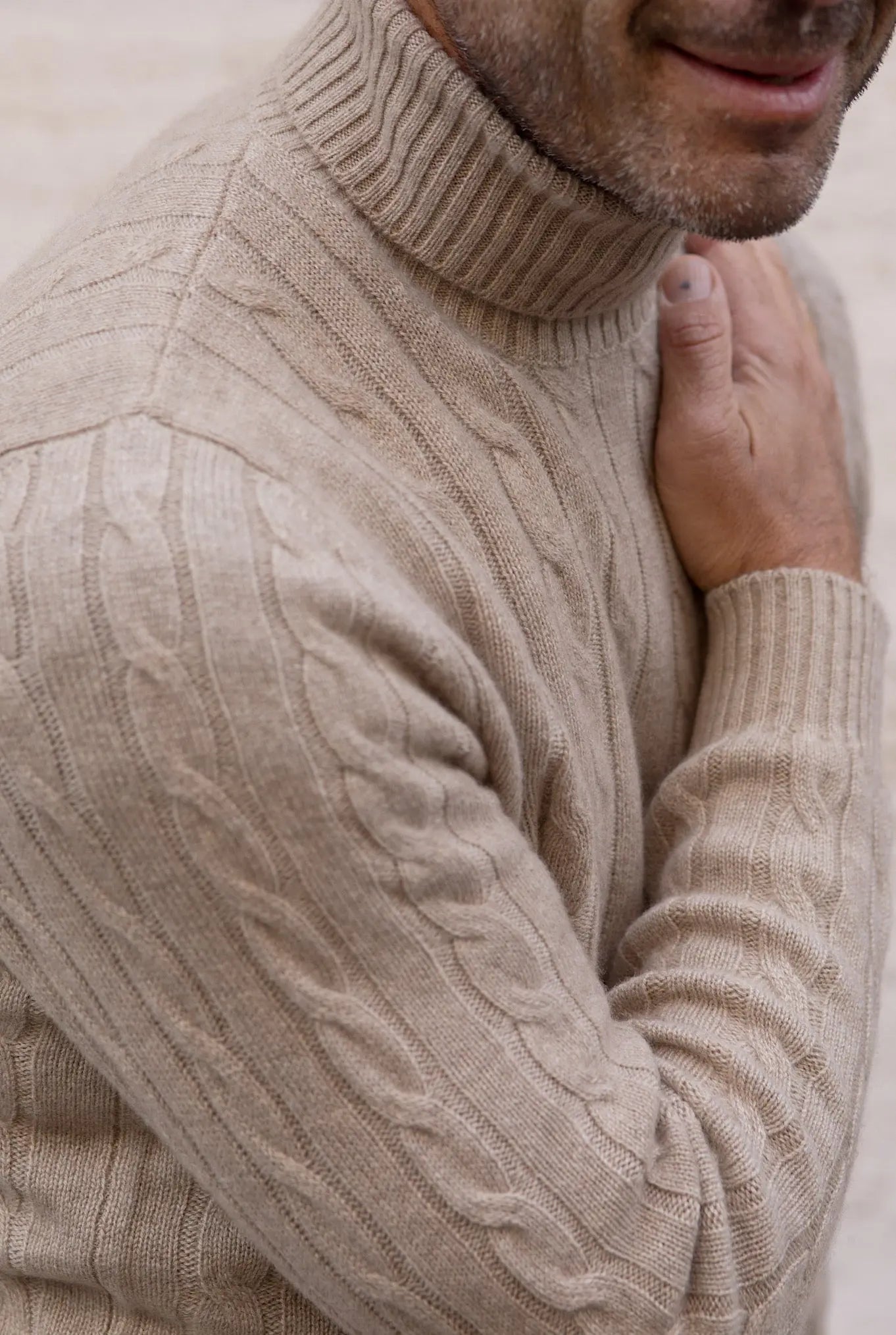 Dolcevita a Trecce in Cashmere Beige - Guarino Store