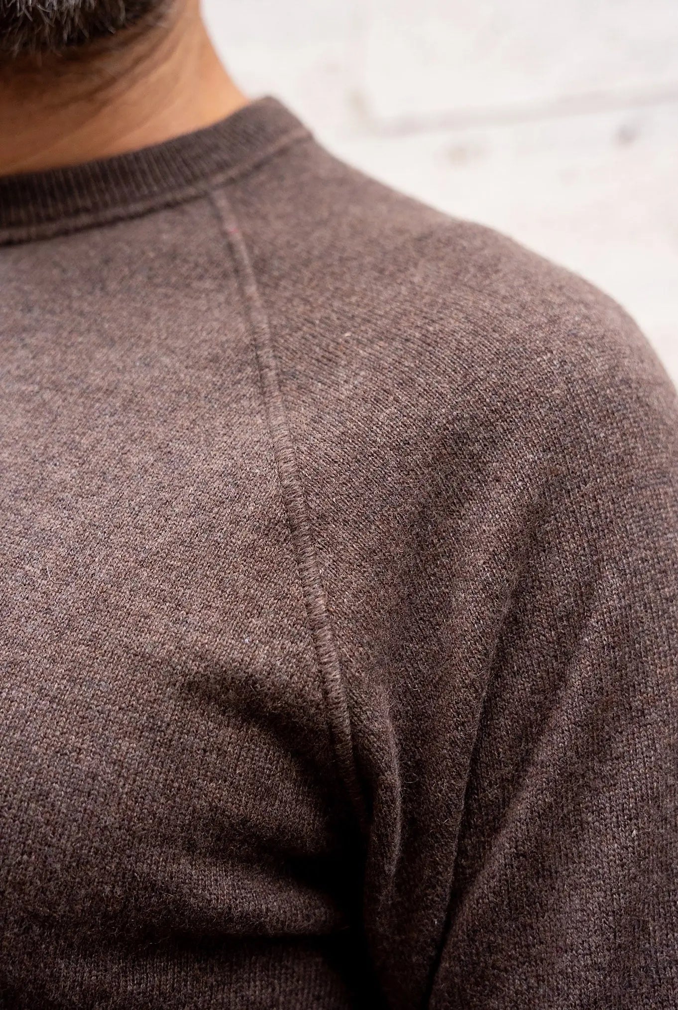 Girocollo Cashmere Raglan Marrone - Guarino Store