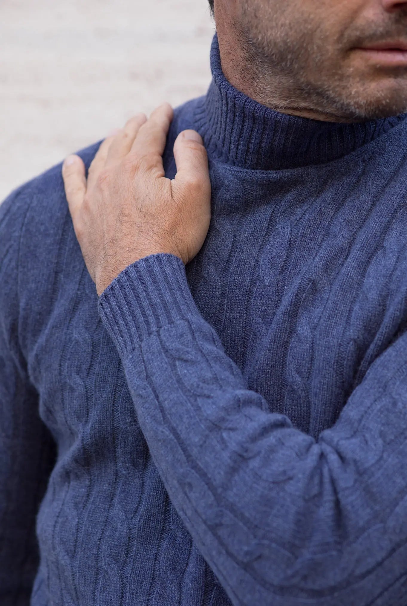Dolcevita a Trecce in Cashmere Blu Avio - Guarino Store