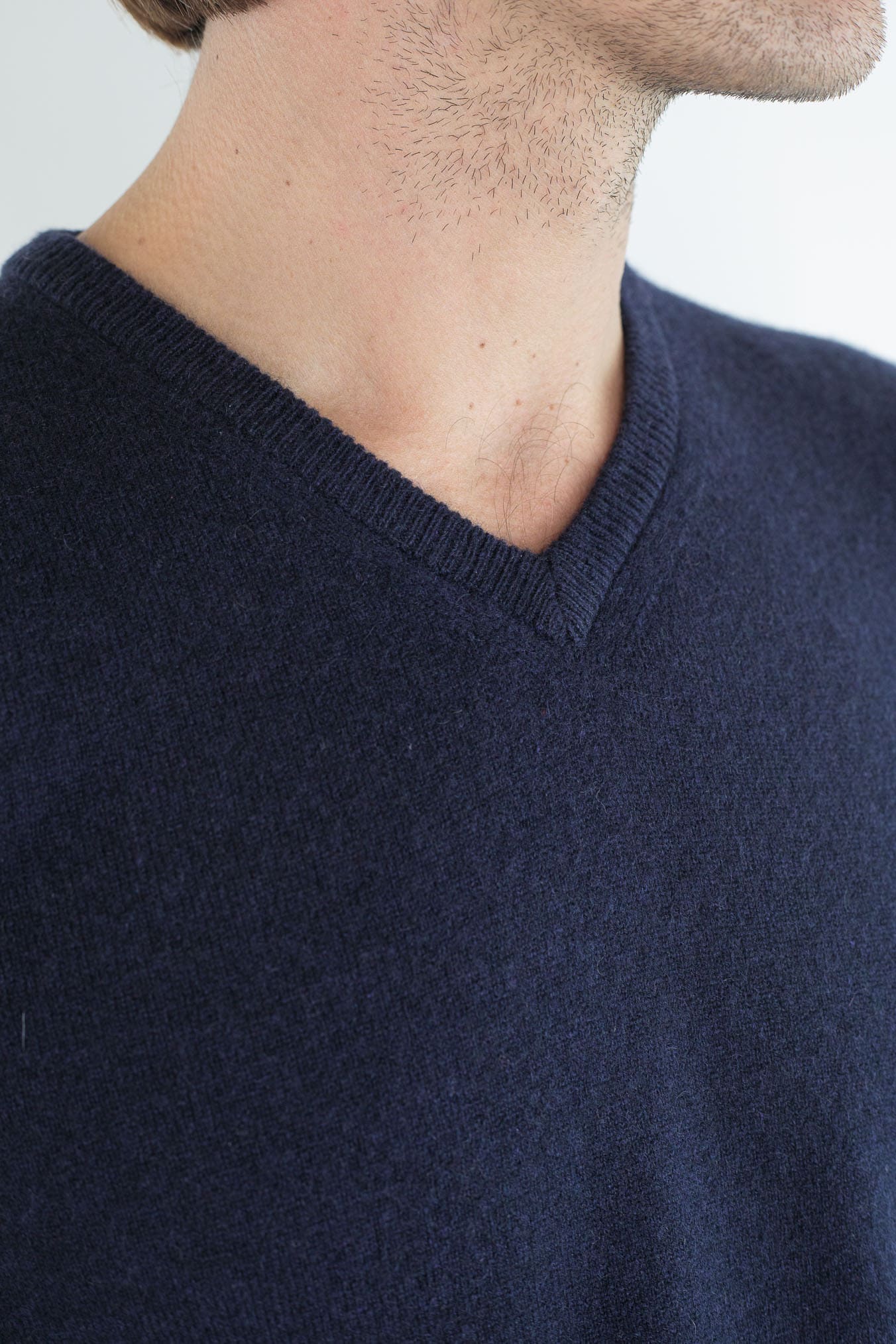 GUARINO Maglia Scollo V Cashmere Blu Navy