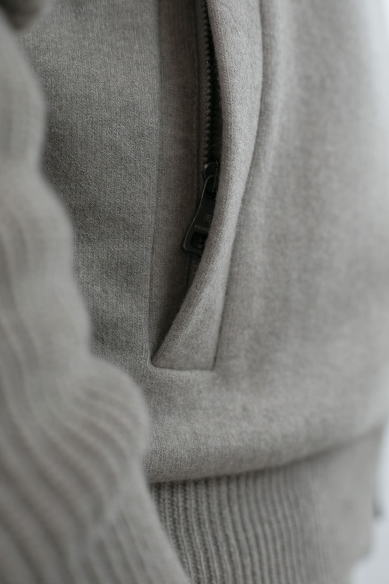 FIORONI Bomber in Maglia Full Zip Greige