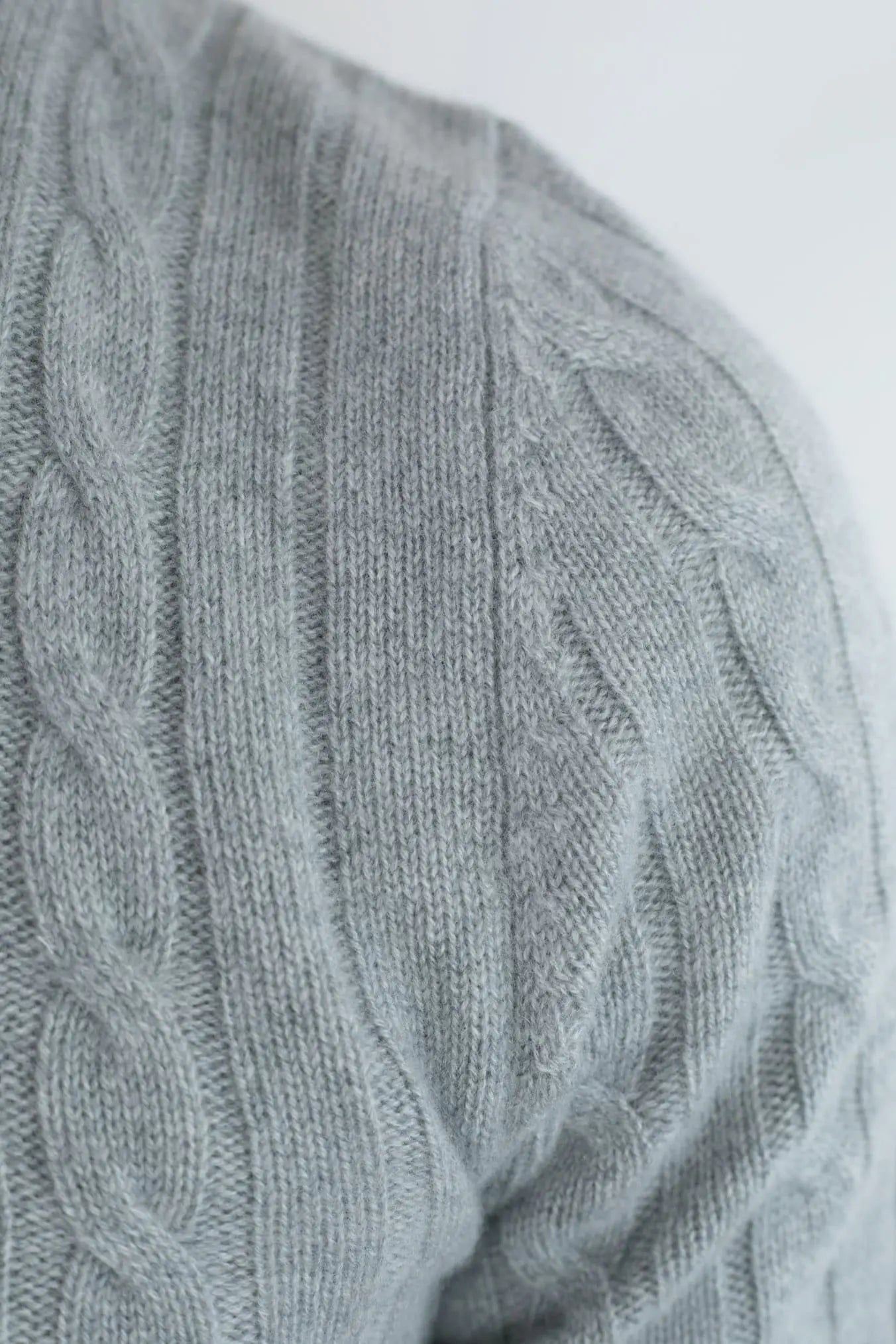 Dolcevita a Trecce in Cashmere Grigio Chiaro - Guarino Store