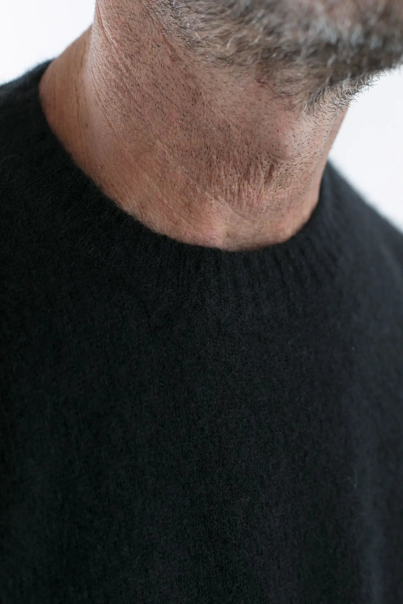 Maglia Girocollo in Cashmere e Seta Nero - Guarino Store