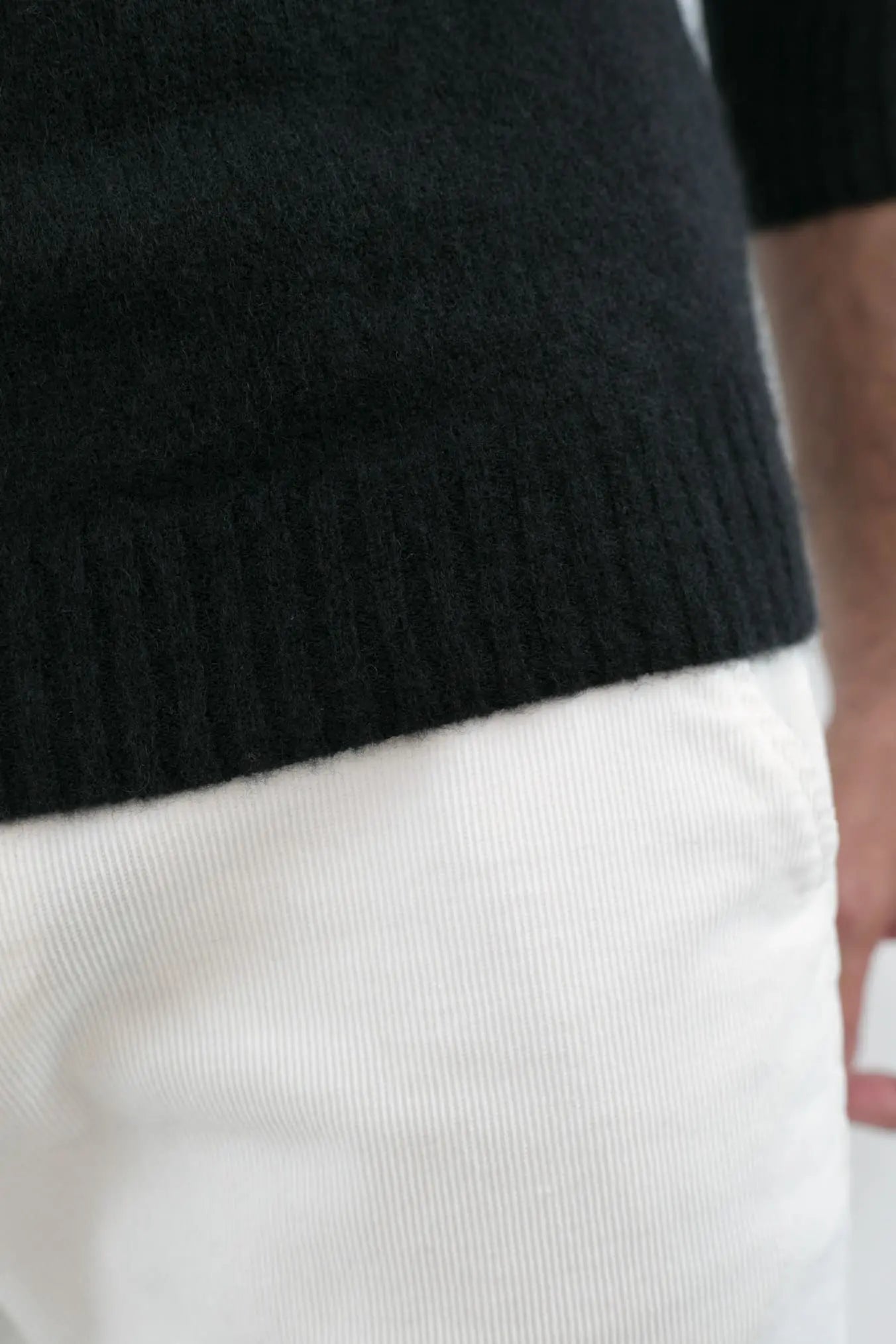 Maglia Girocollo in Cashmere e Seta Nero - Guarino Store