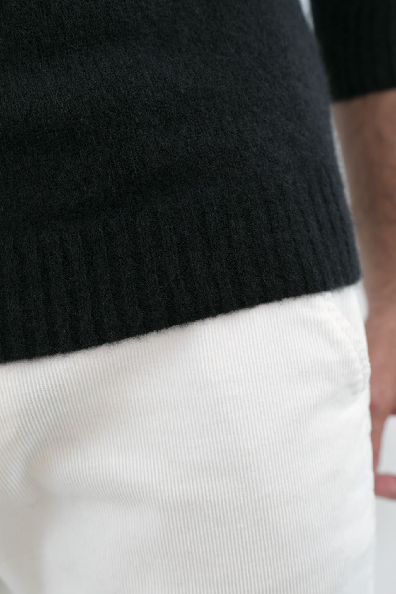 Maglia Girocollo in Cashmere e Seta Nero - Guarino Store