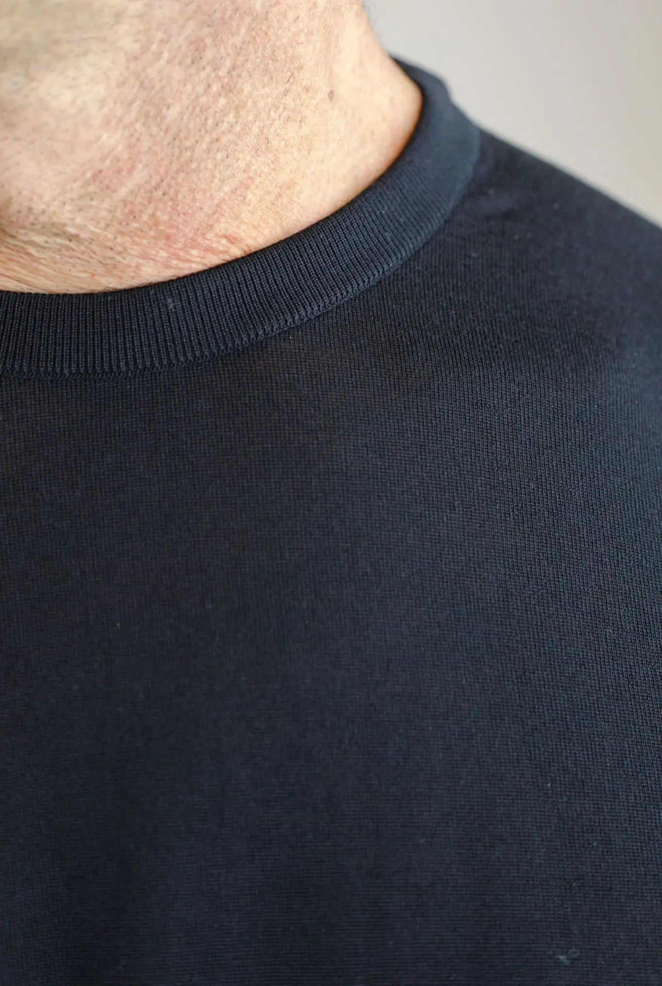 Maglia Girocollo Lana 14 micron Nero - Guarino Store