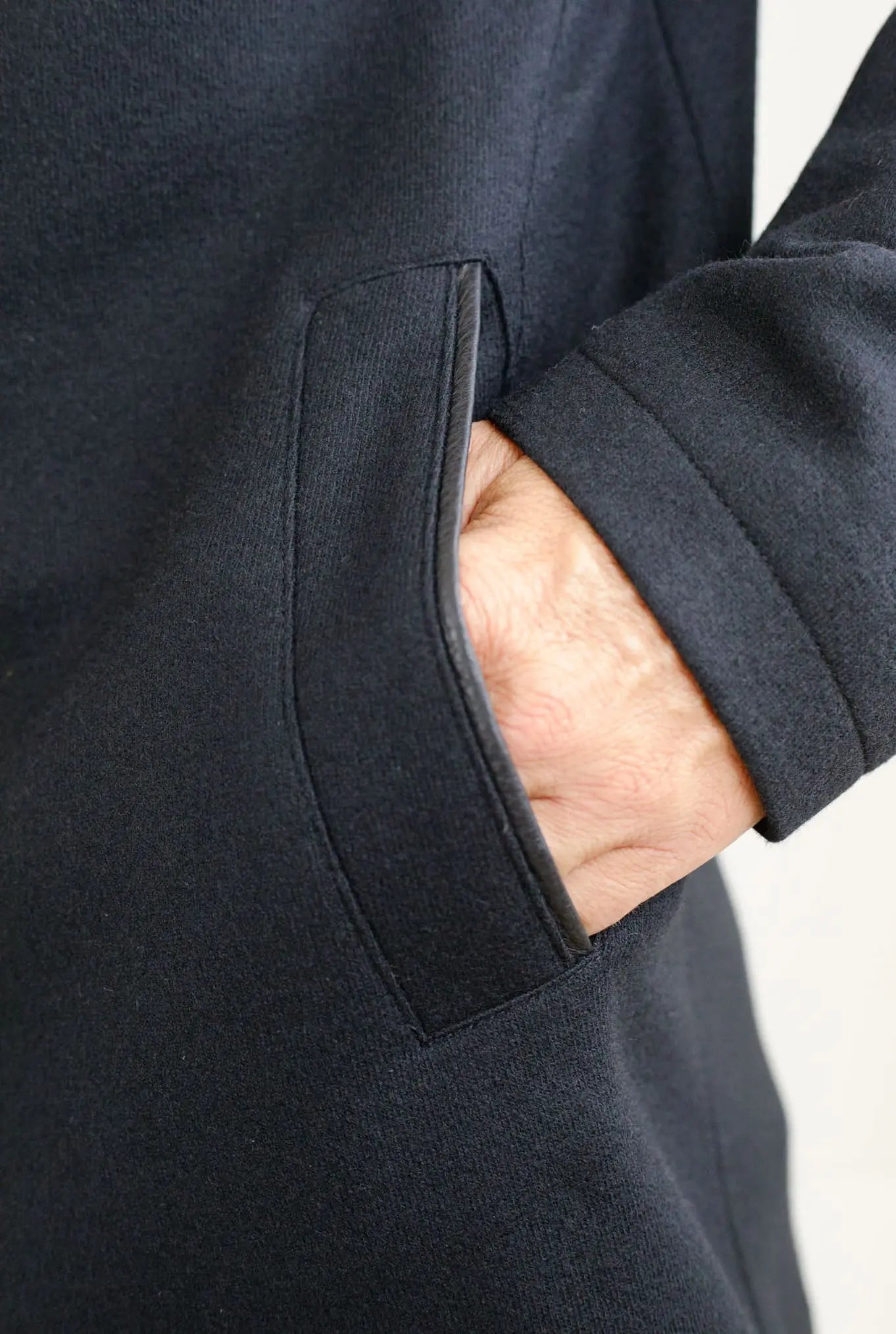 Cappotto in Jersey di Cashmere Cappuccio Removibile Nero - Guarino Store