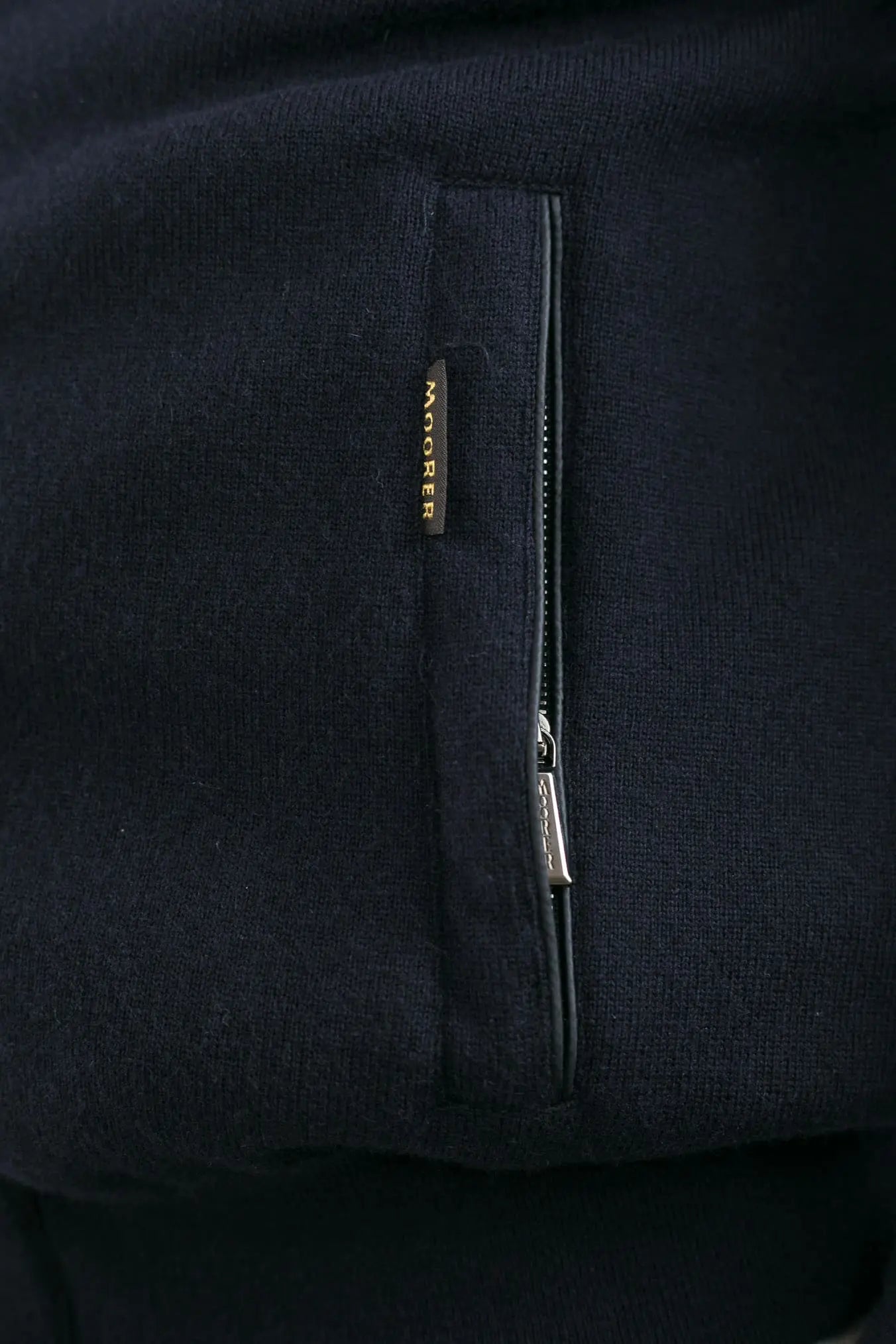 Bomber Trapuntato in Maglia e Piuma D'oca Blu Navy