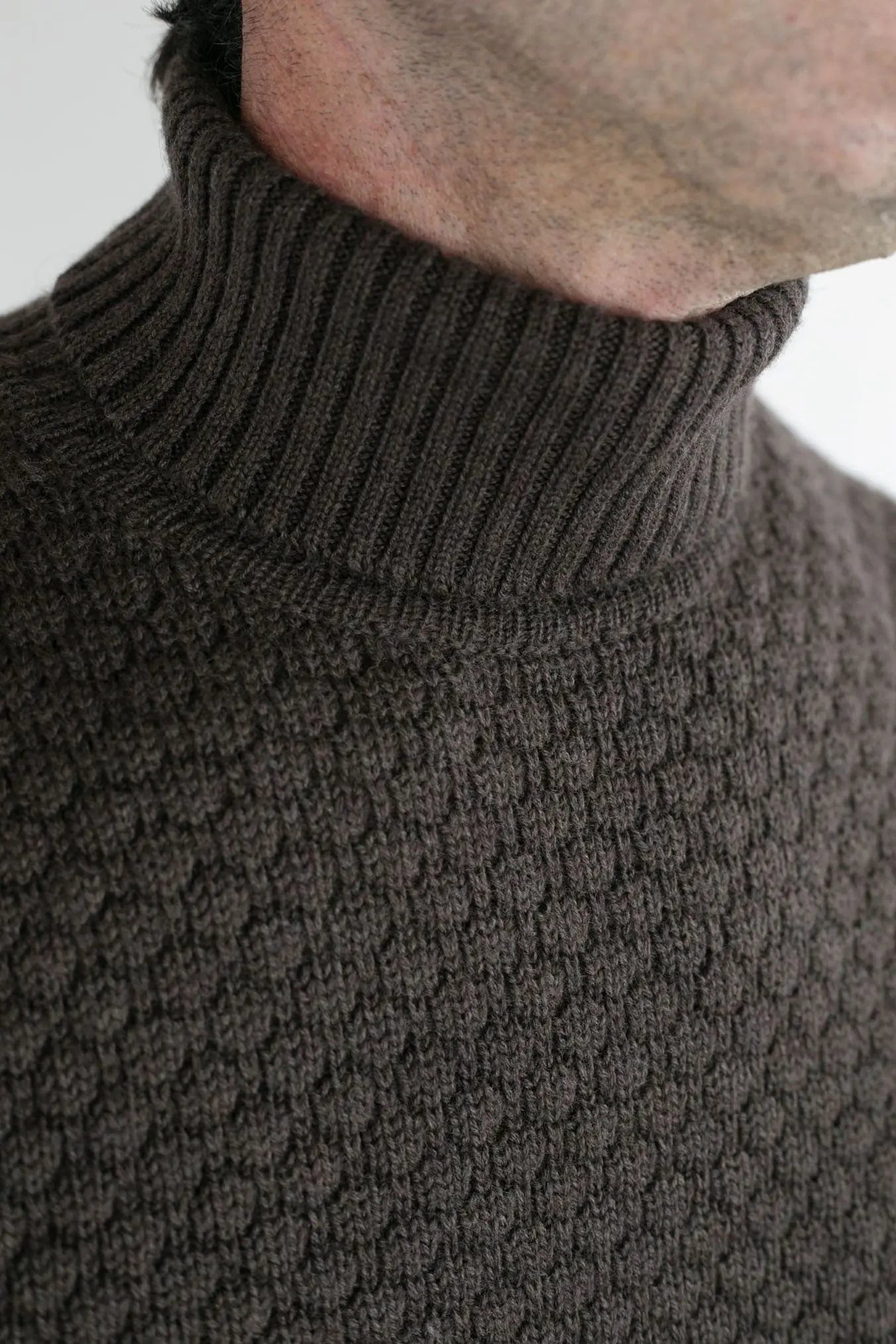Dolcevita mod. Hubbel Nido D'Ape Lana Merino Cioccolato - Guarino Store