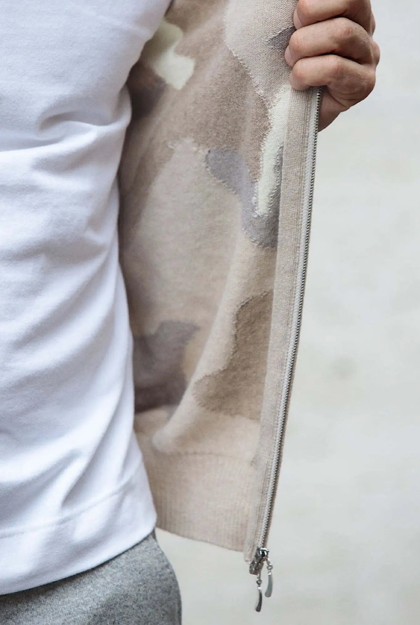Felpa Cashmere con Cappuccio Camouflage Intarsi a Mano Beige - Guarino Store
