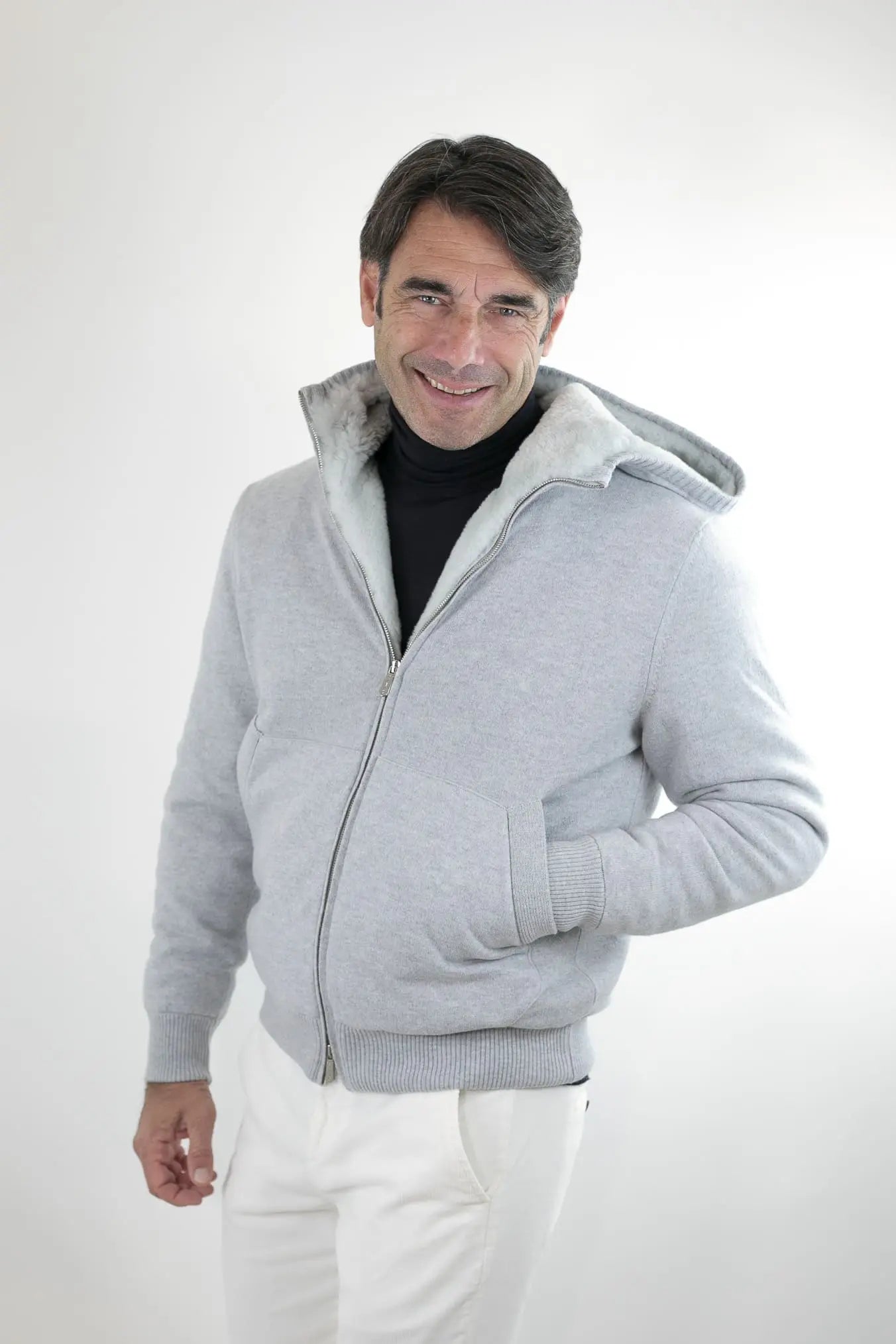Bomber con Cappuccio in Cashmere e Castorino Grigio Perla