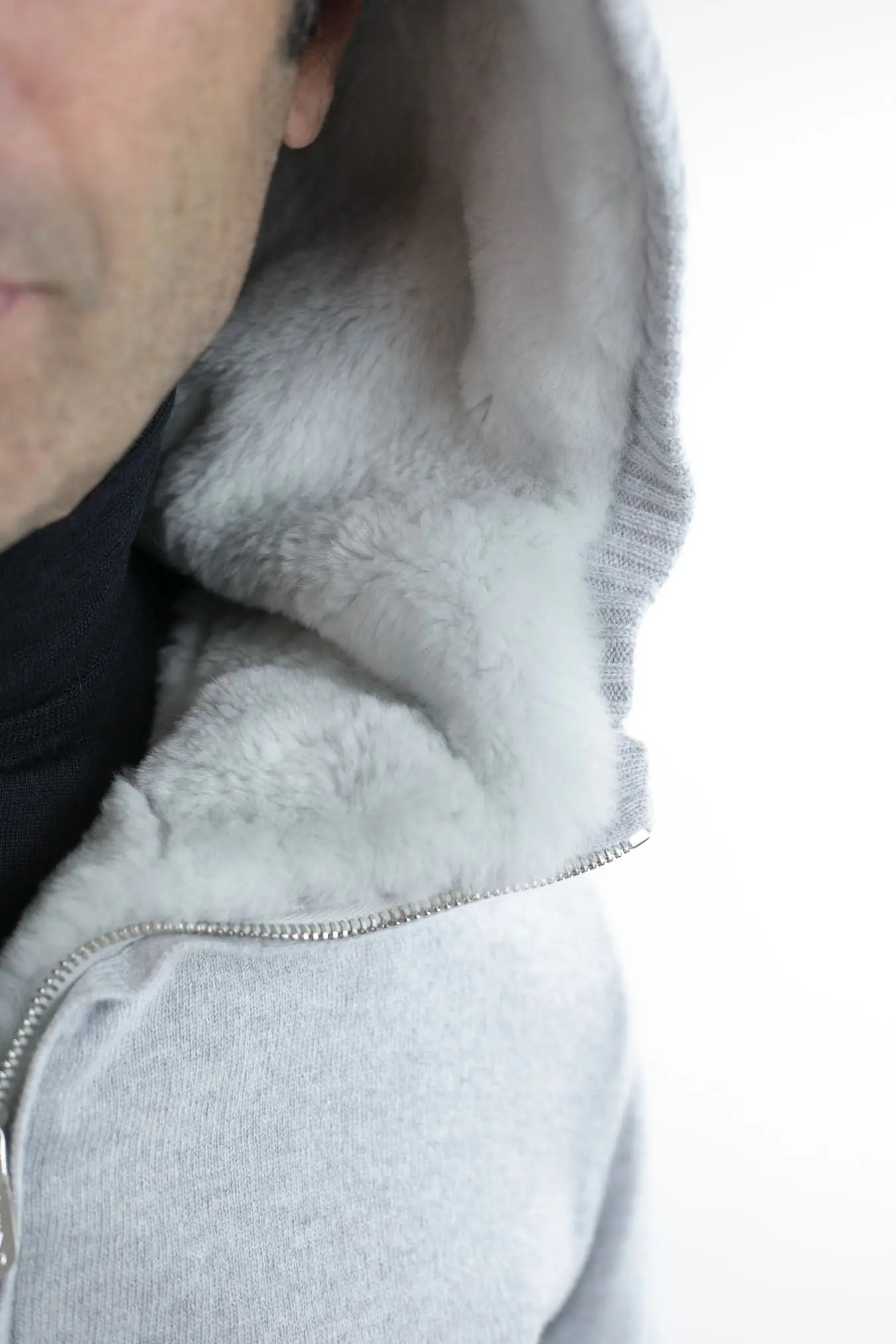 Bomber con Cappuccio in Cashmere e Castorino Grigio Perla