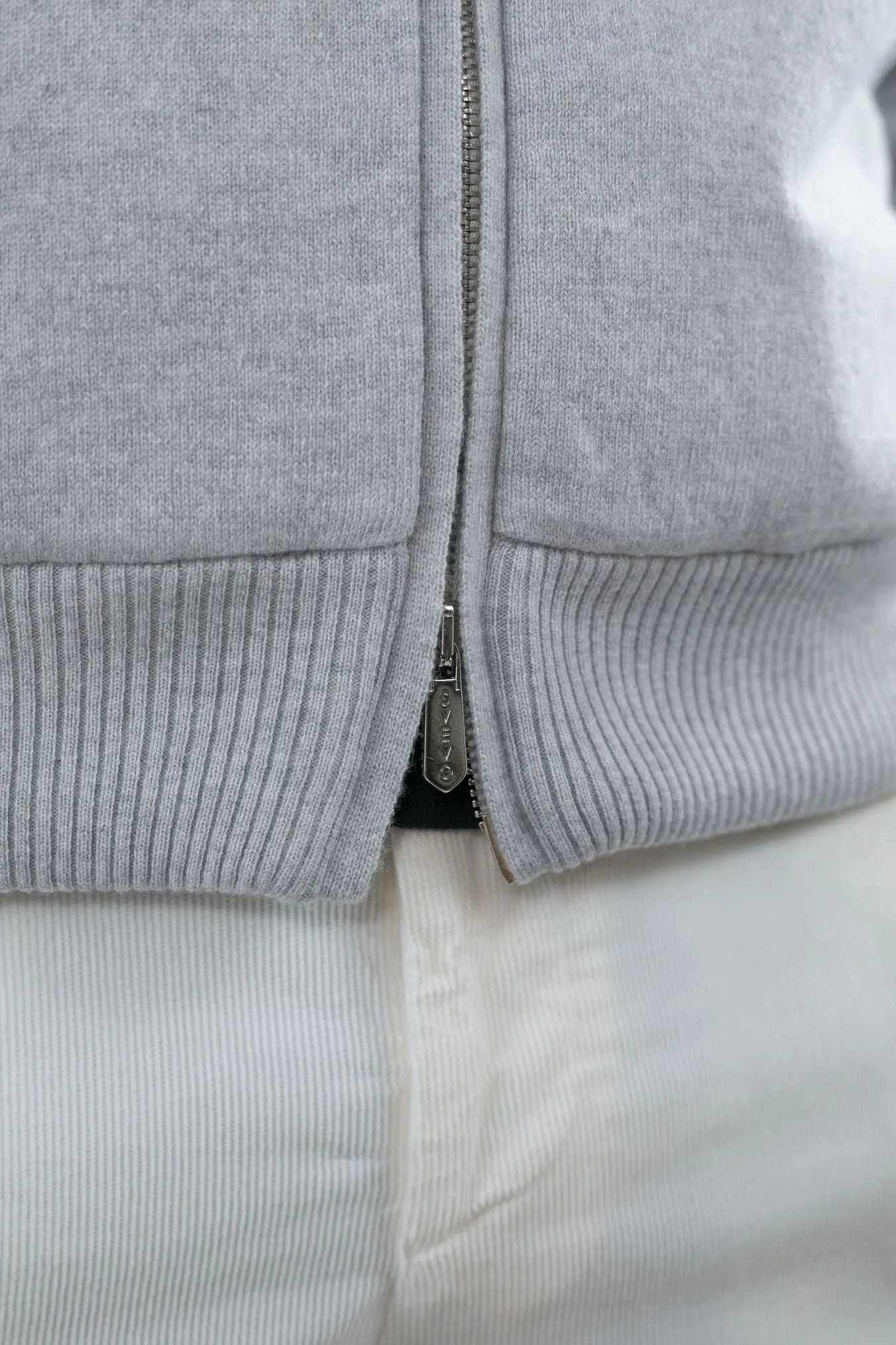 Bomber con Cappuccio in Cashmere e Castorino Grigio Perla