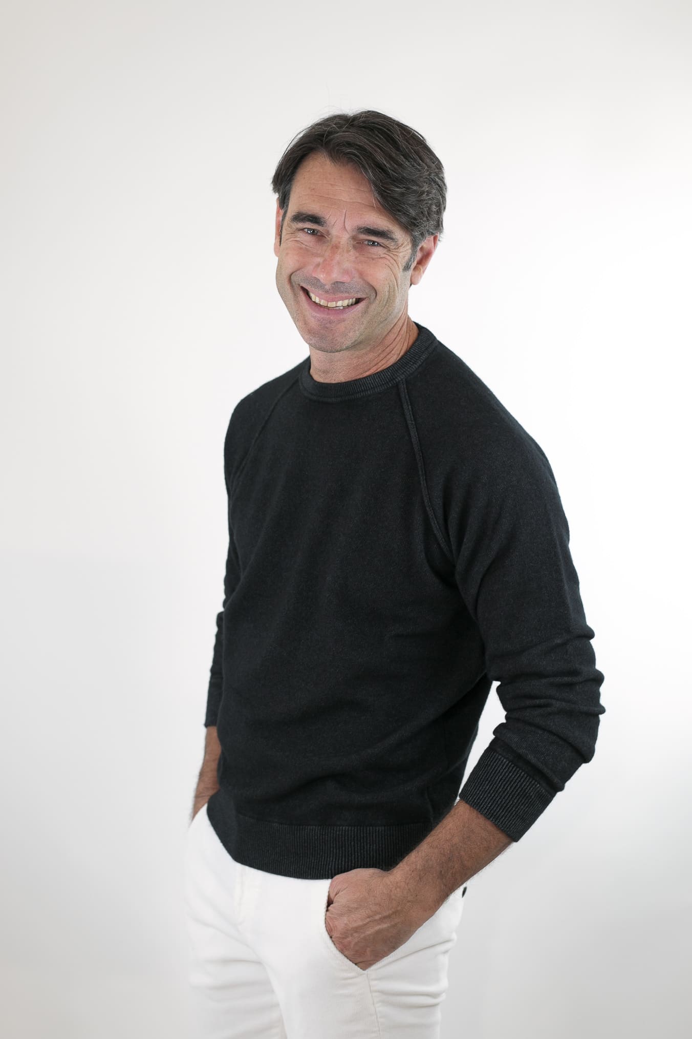 GUARINO Girocollo Raglan Cashmere Old Dyed Nero