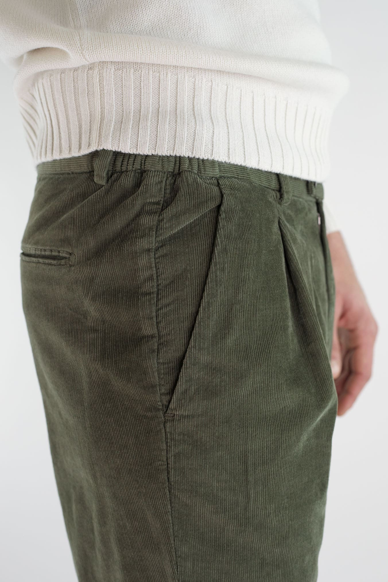 GUARINO Pantaloni Velluto Millerighe Verde Militare