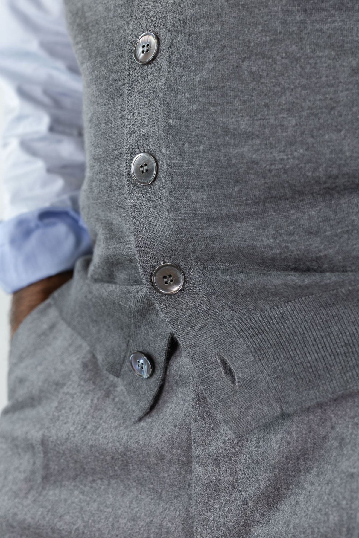 GUARINO Gilet Cashmere Bottoni Grigio