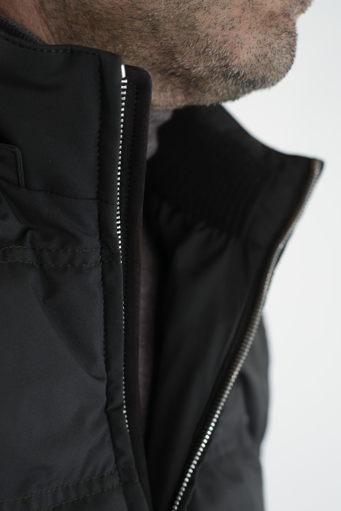 Piumino Corto Superlight Cappuccio Testa Moro