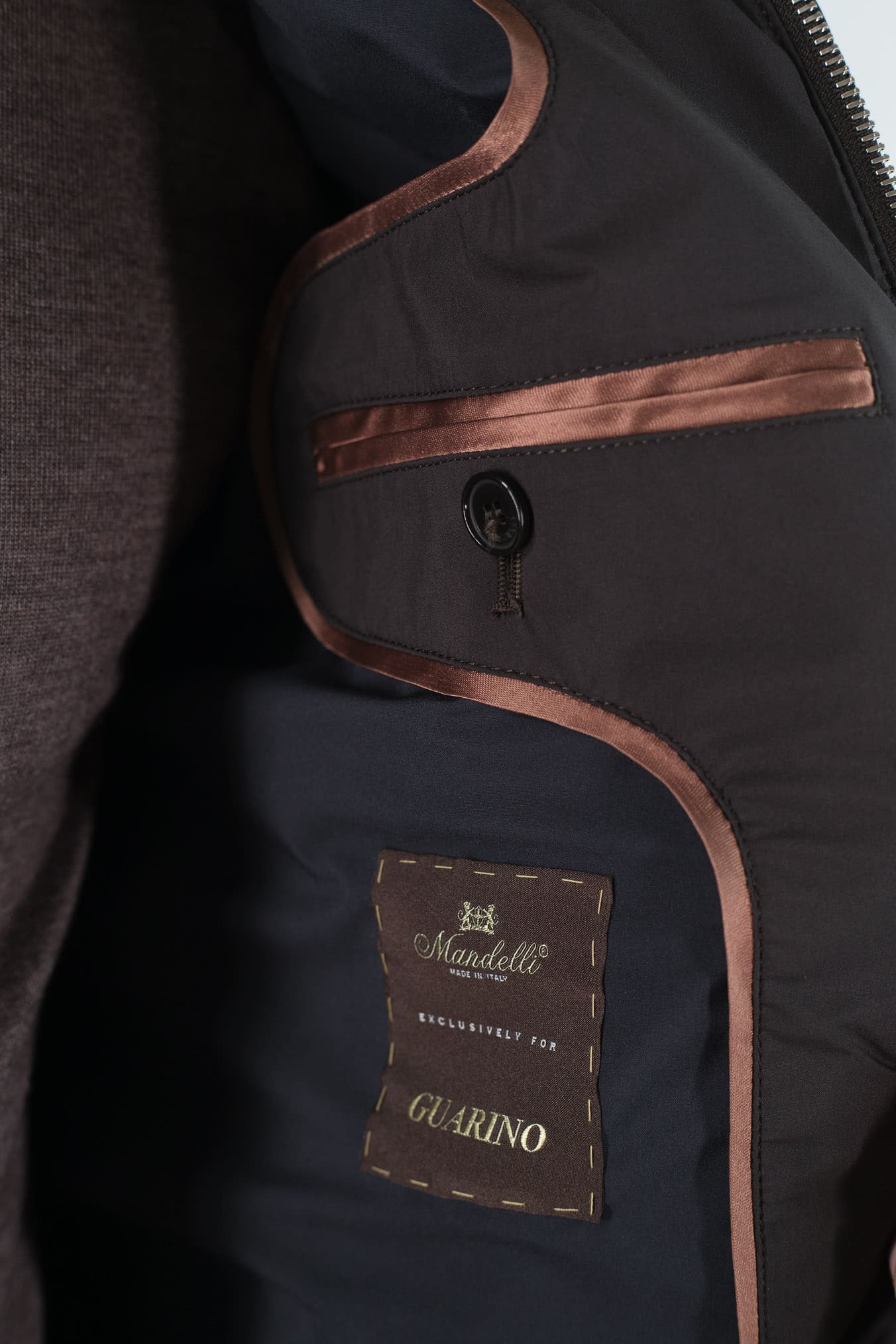 Piumino Corto Superlight Cappuccio Testa Moro