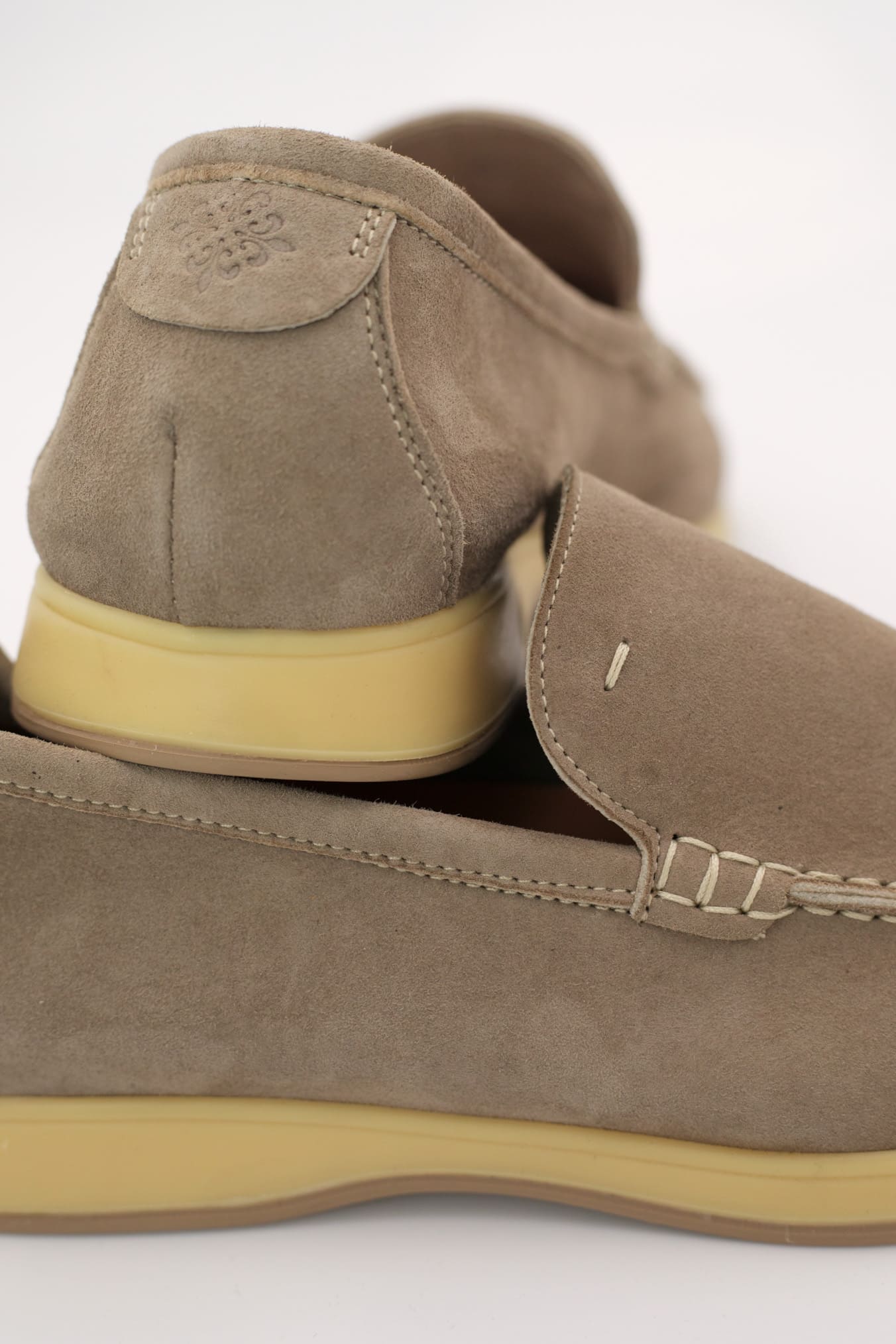 ANDREA VENTURA Mocassini Sfoderati in Suede Beige Chiaro