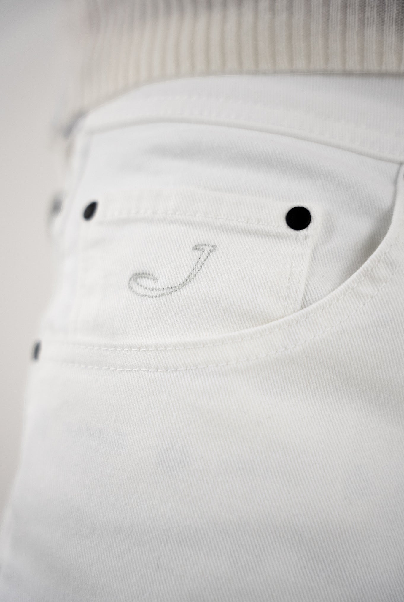 JACOB COHEN Pantaloni Scott Cropped Carrot Fit Bianco LIMITED EDITIONS - Guarino Store