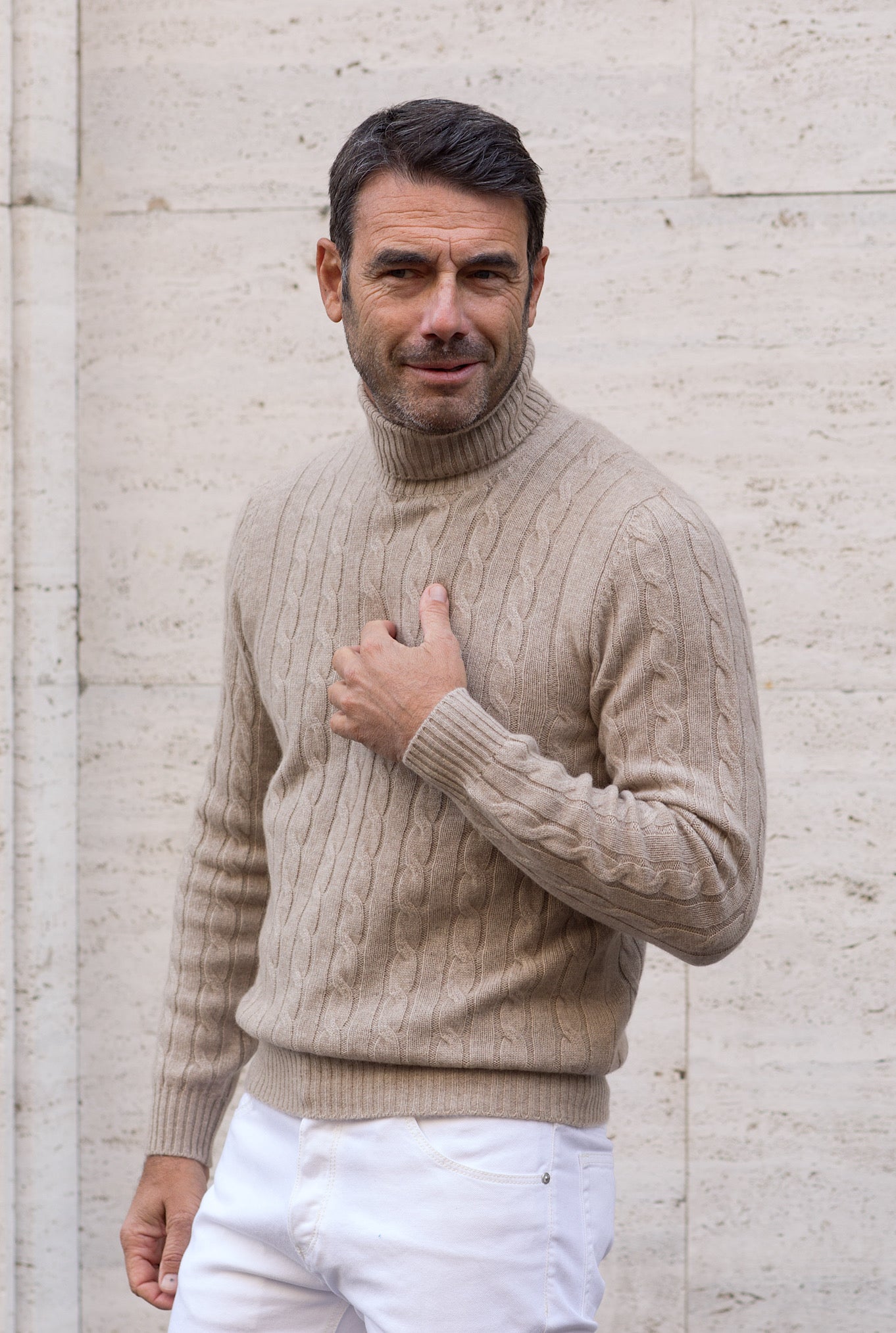 GUARINO Cable Turtleneck in Beige Cashmere