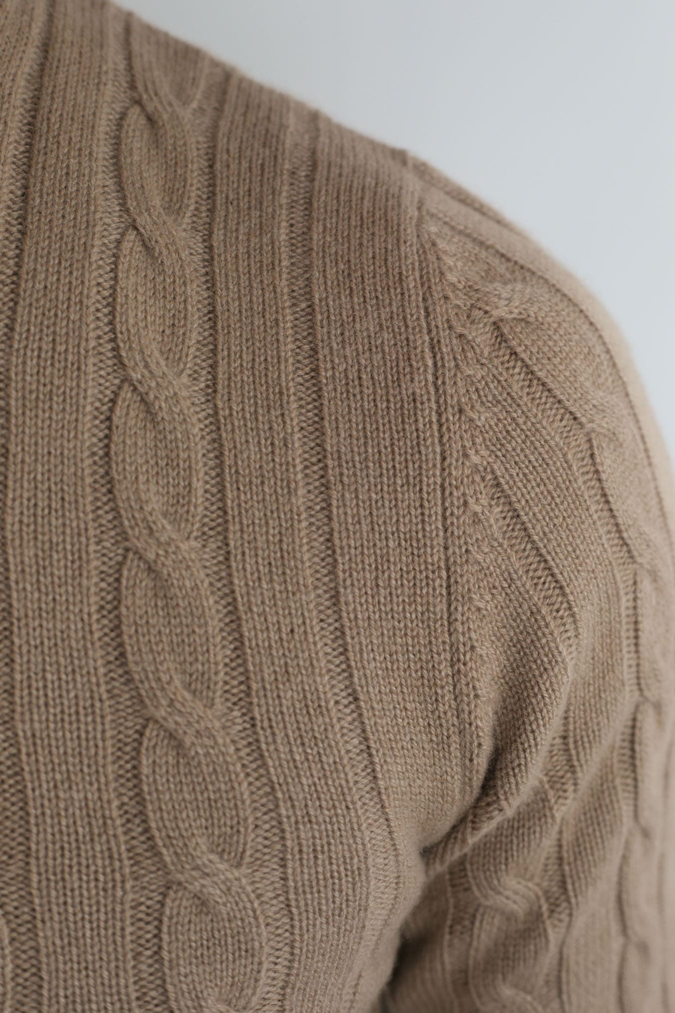 GUARINO Camel Cashmere Cable Knit Turtleneck