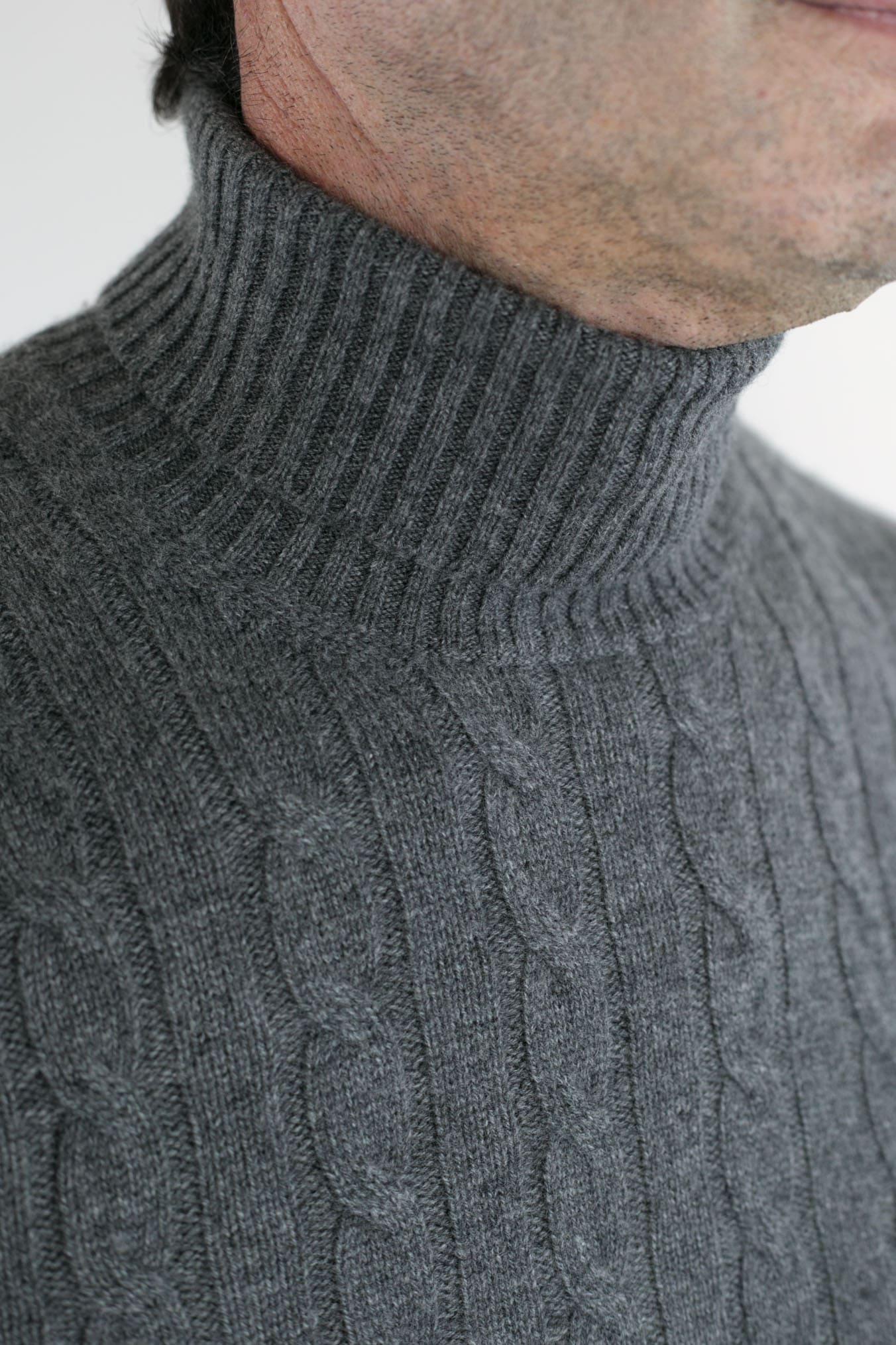 GUARINO Gray Cashmere Cable Turtleneck