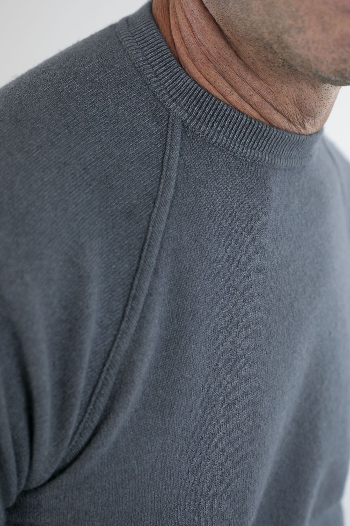 Raglan Cashmere Crewneck Old Dyed Iron Grey