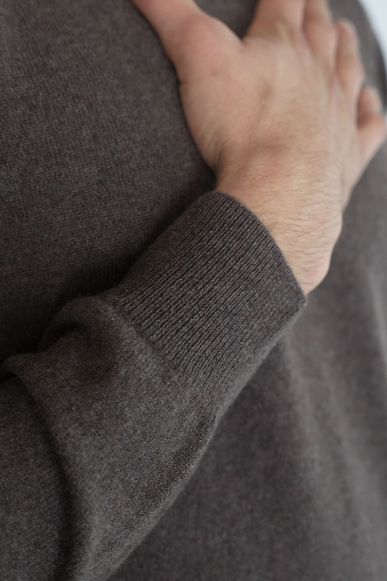 GUARINO Maglia Scollo V Cashmere Marrone