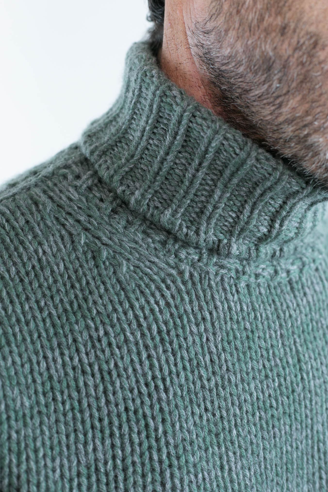 GUARINO 6-Ply Cashmere Mélange Green Turtleneck