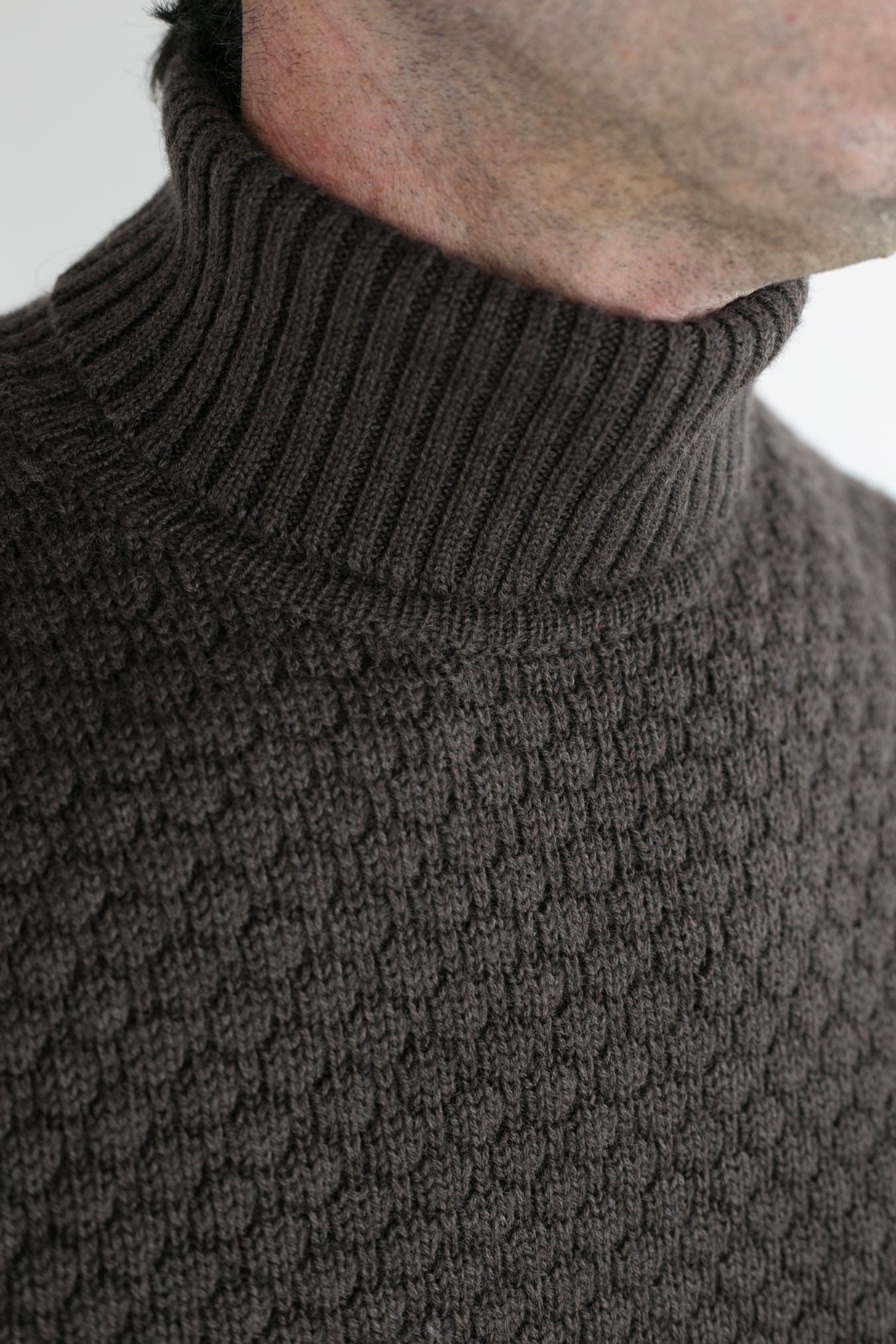 RAKKI' Dolcevita mod. Hubbel Honeycomb Merino Wool Chocolate