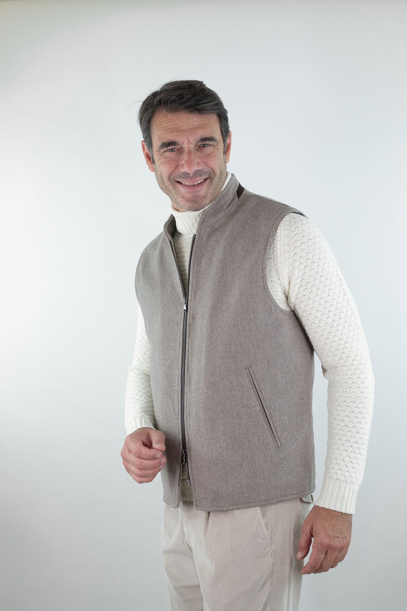 allinone BAGGAROO VEST WOOL グレー Lサイズ GUARINO Loro Piana Cashmere Vest in Beige | Guarino Store