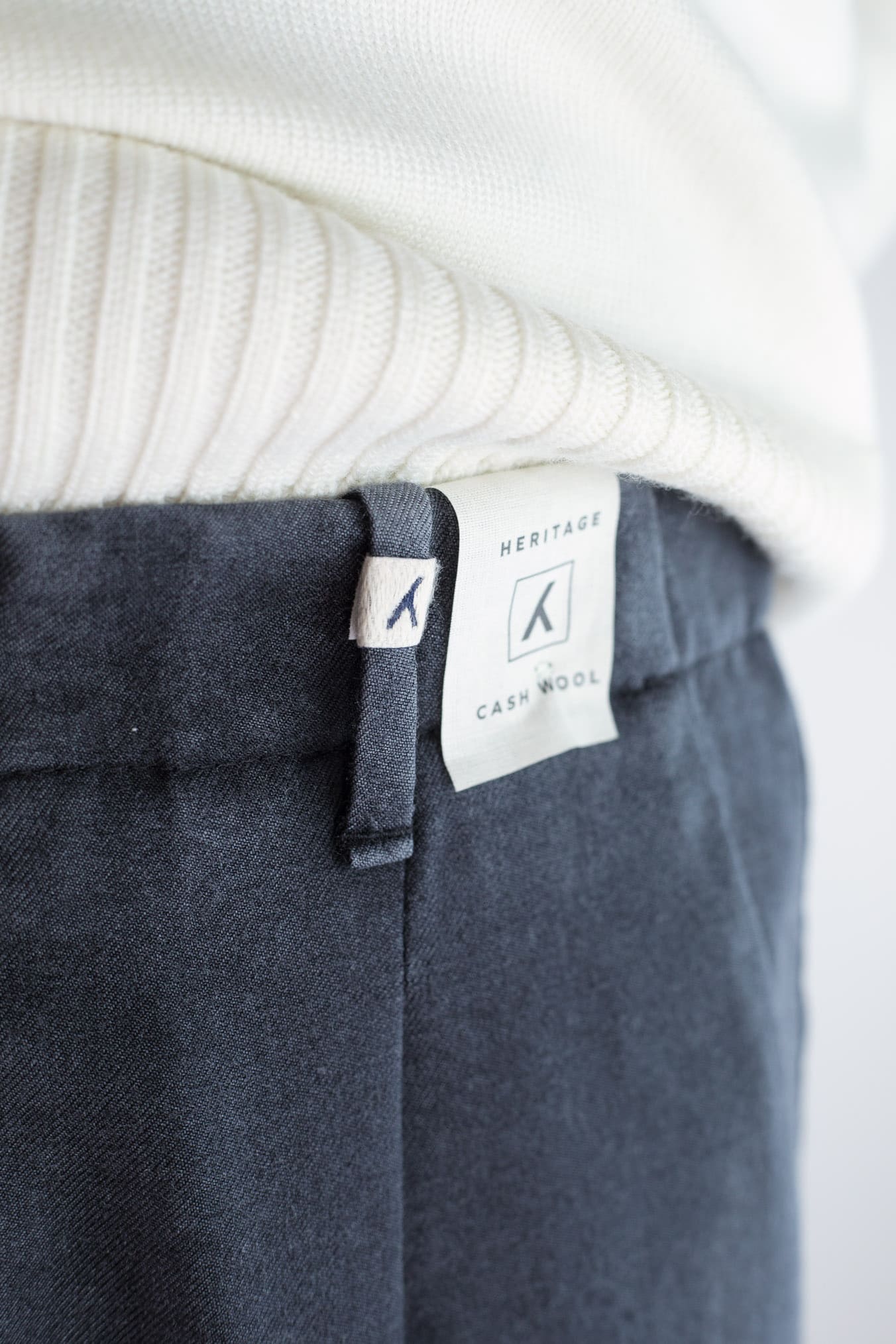 MYTHS Pantaloni in Lana Lavata Blu Scuro