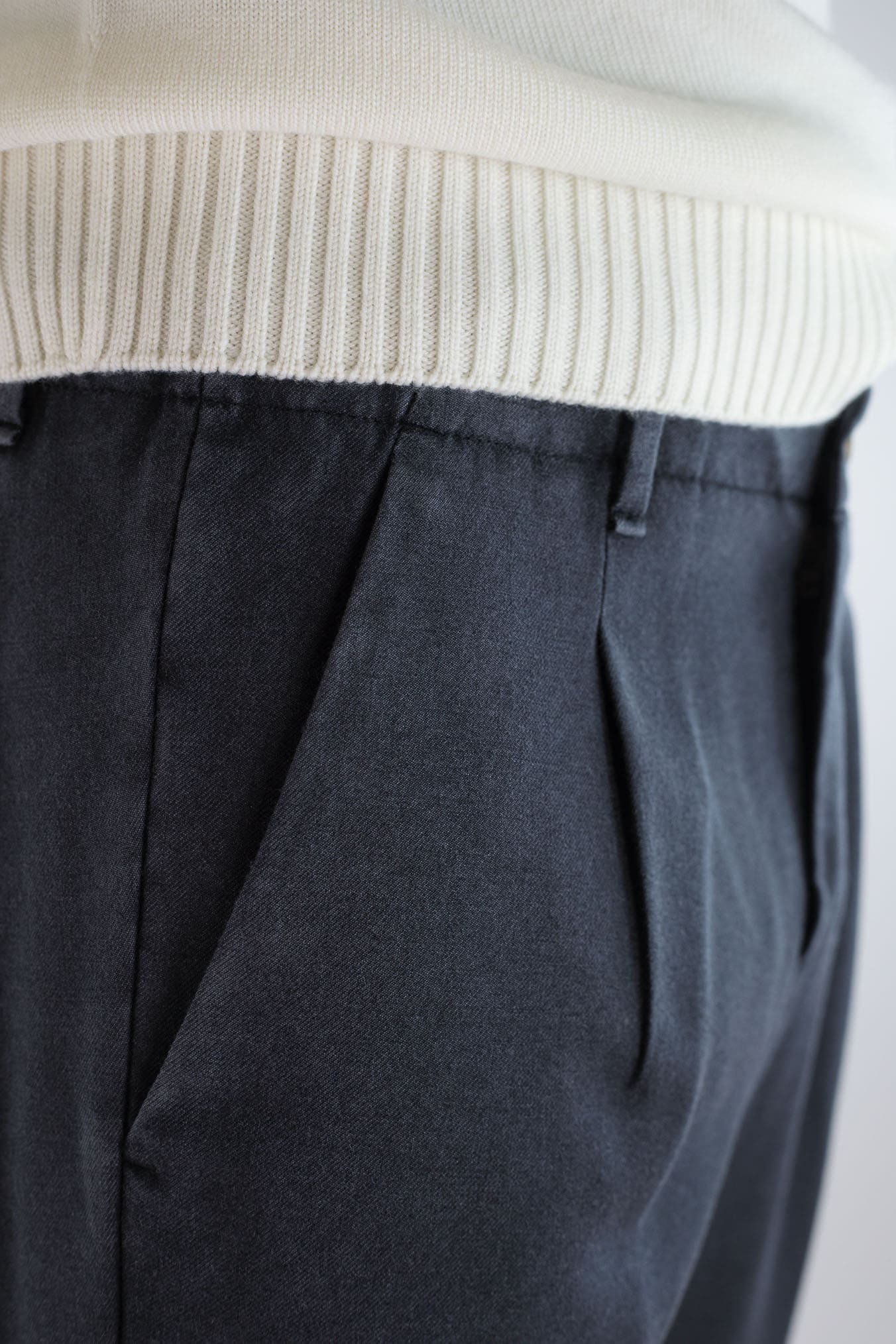 MYTHS Pantaloni in Lana Lavata Blu Scuro