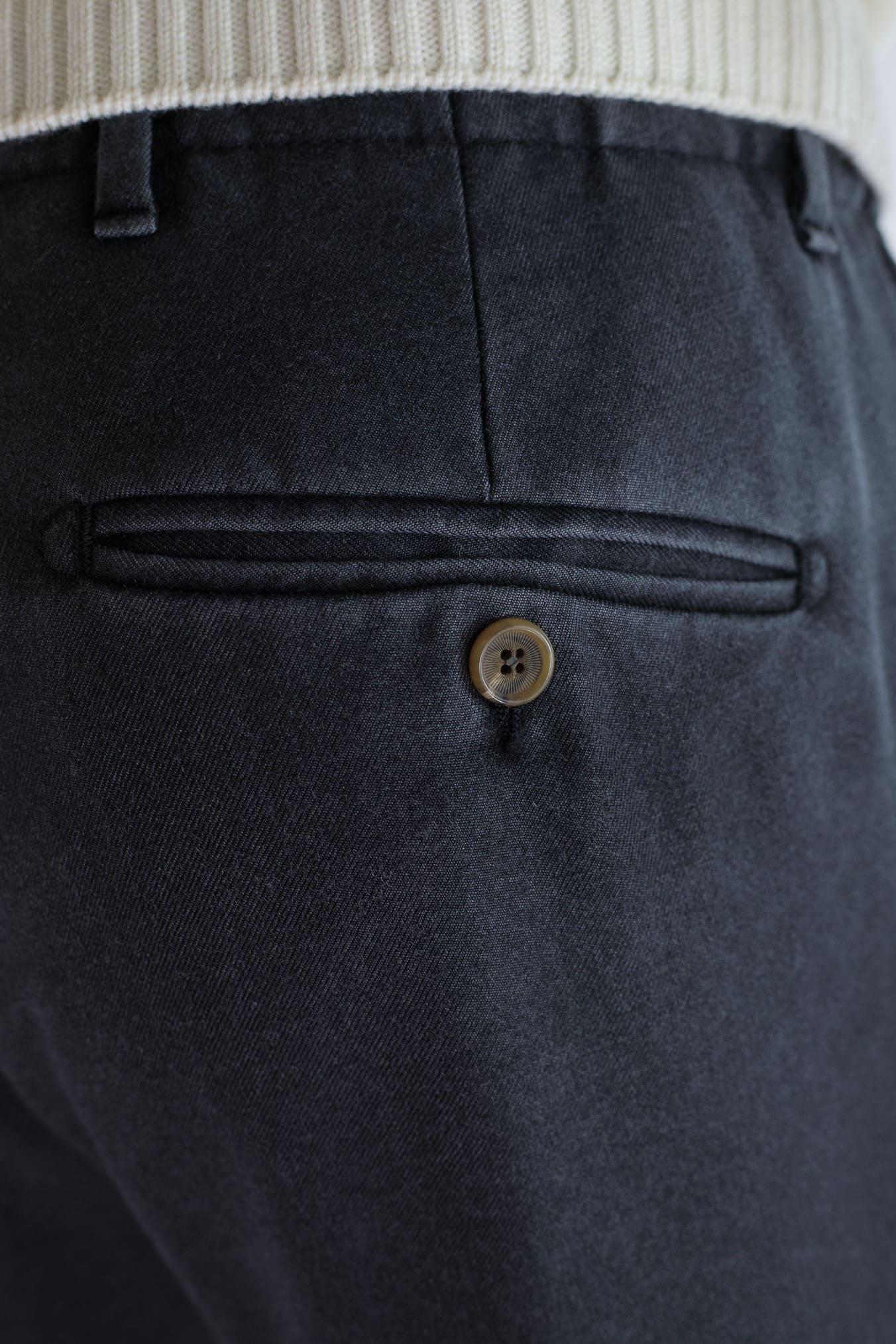 MYTHS Pantaloni in Lana Lavata Blu Scuro