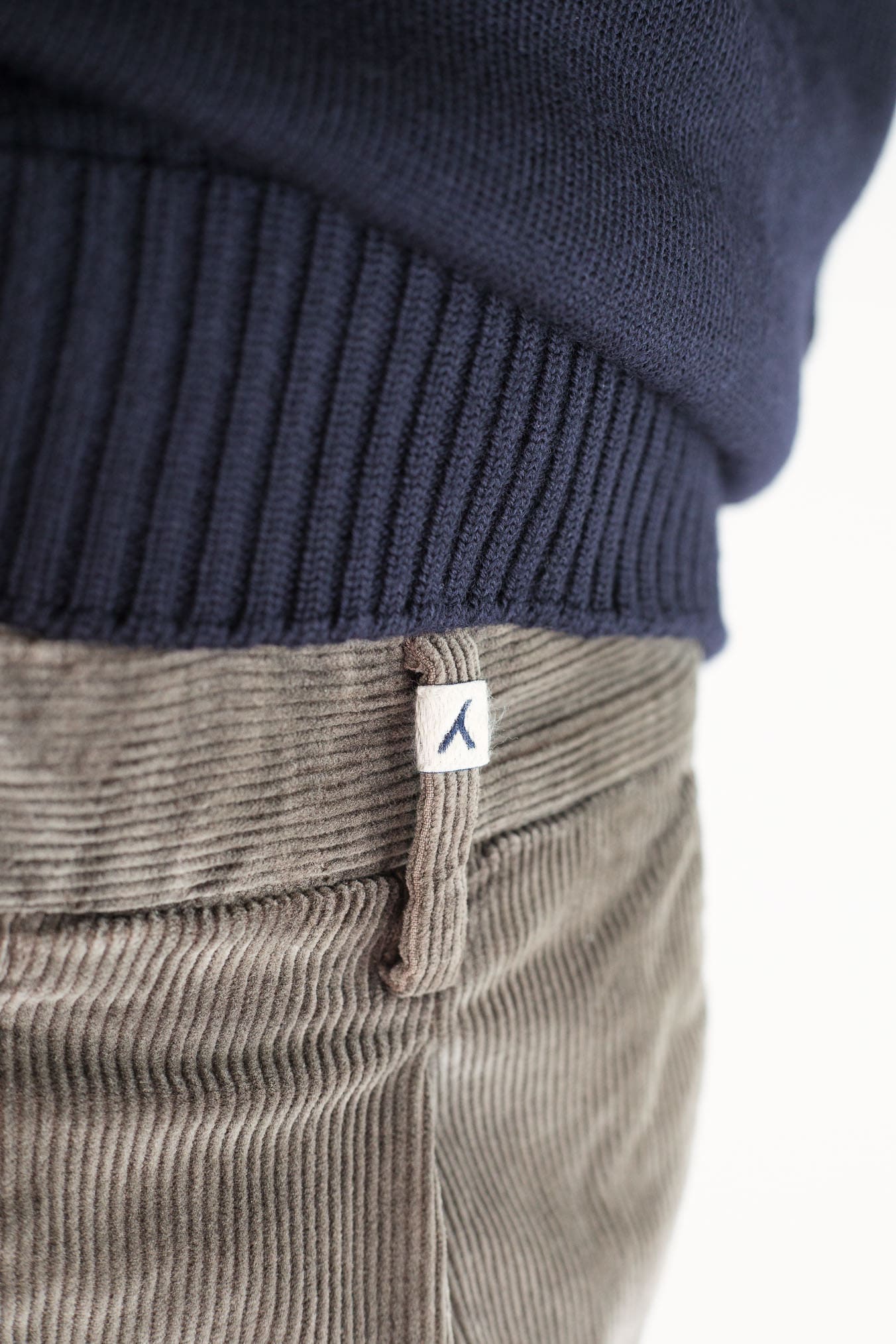 MYTHS Pantaloni Velluto Lavato Marrone