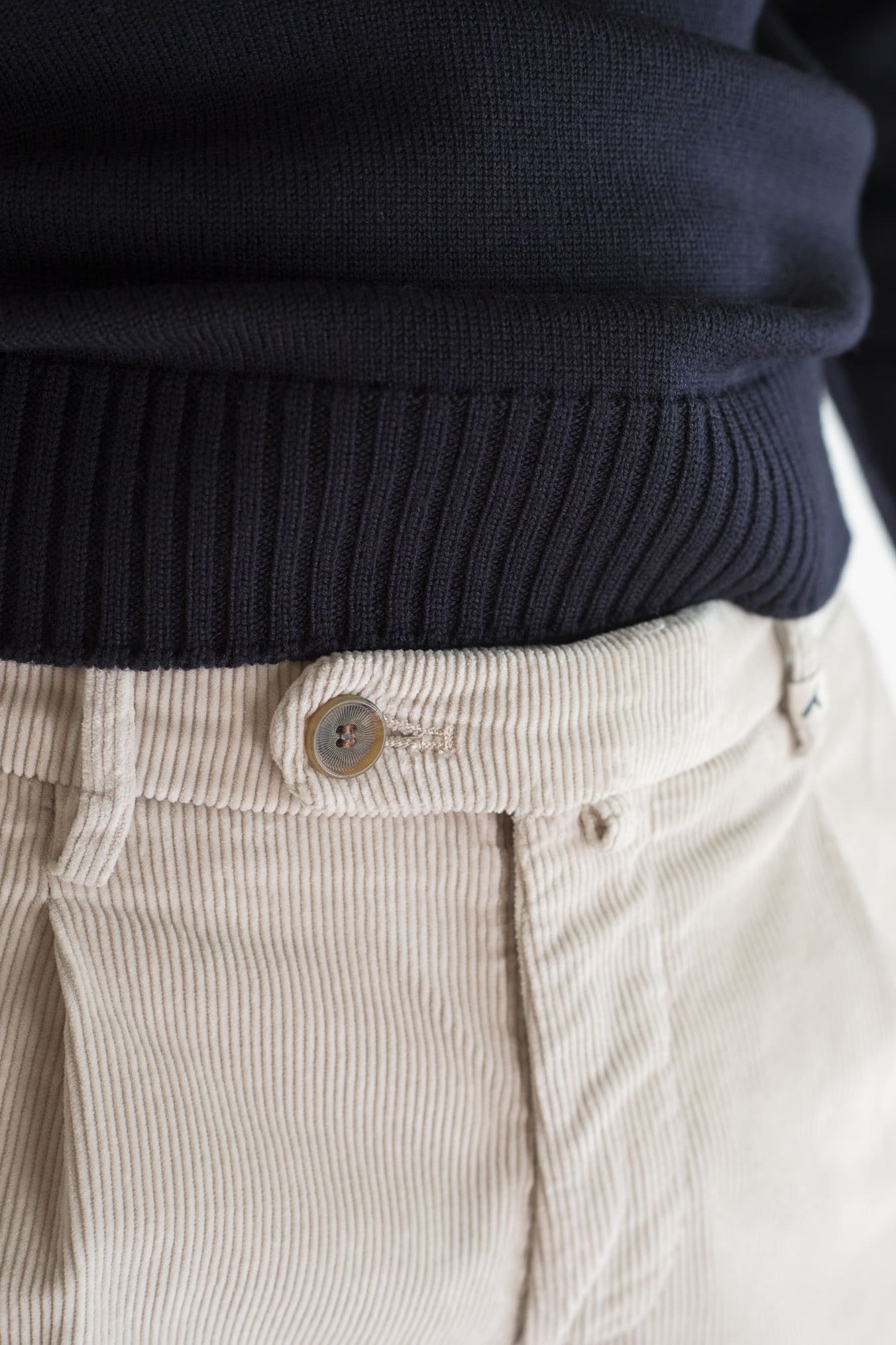 MYTHS Pantaloni Velluto Lavato Beige