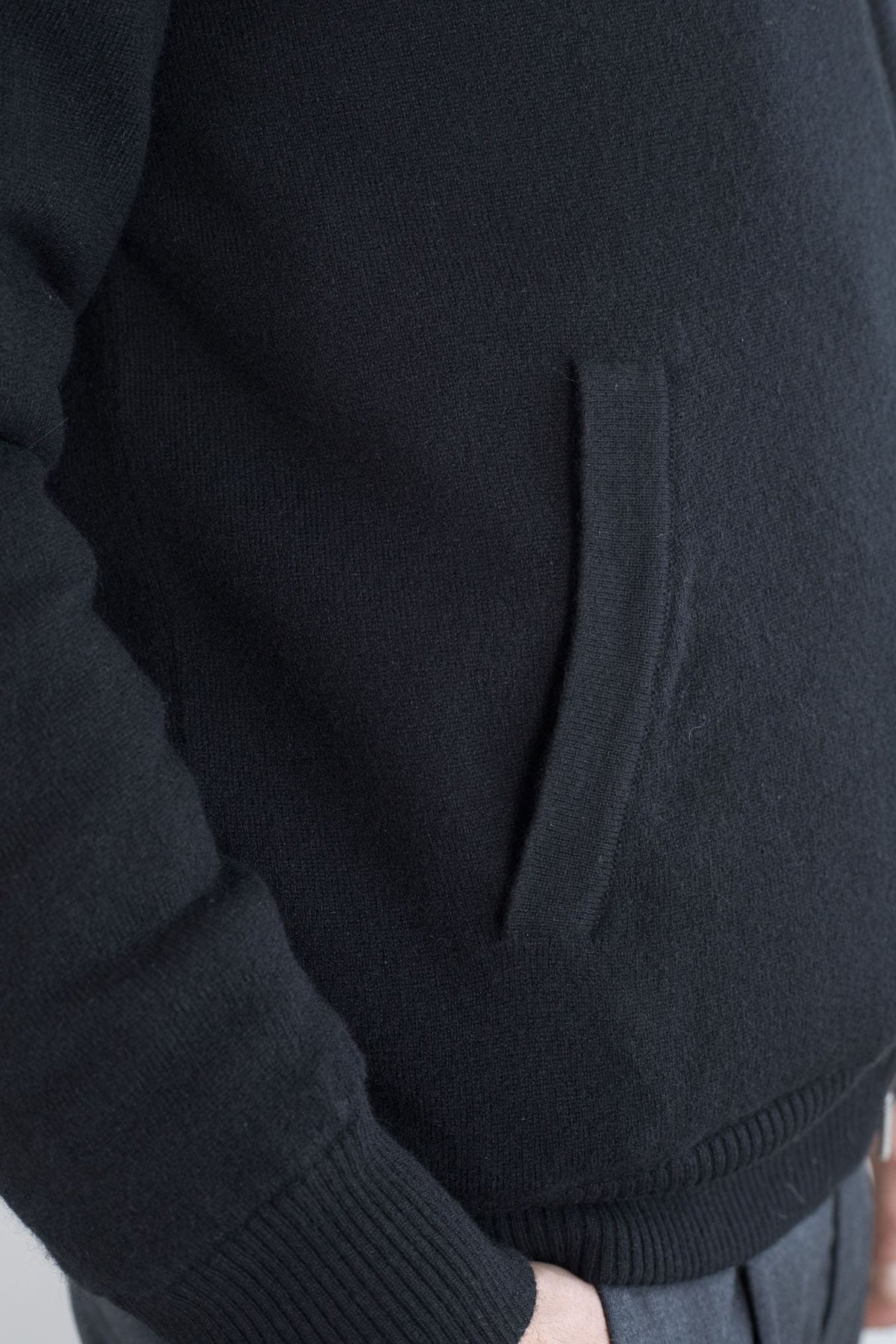 SVEVO PARMA Bomber Maglia Cashmere Castorino Nero