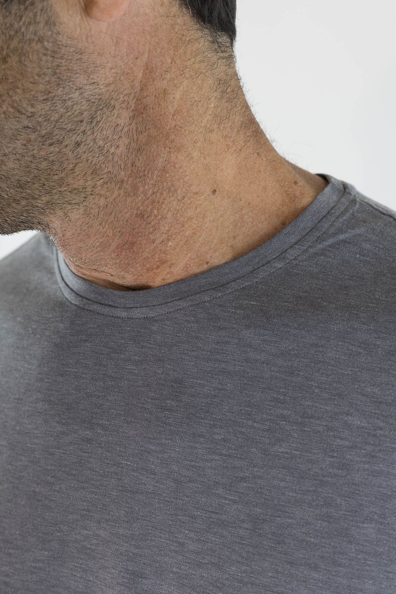 ISAIA T-Shirt Seta e Cotone Grigio