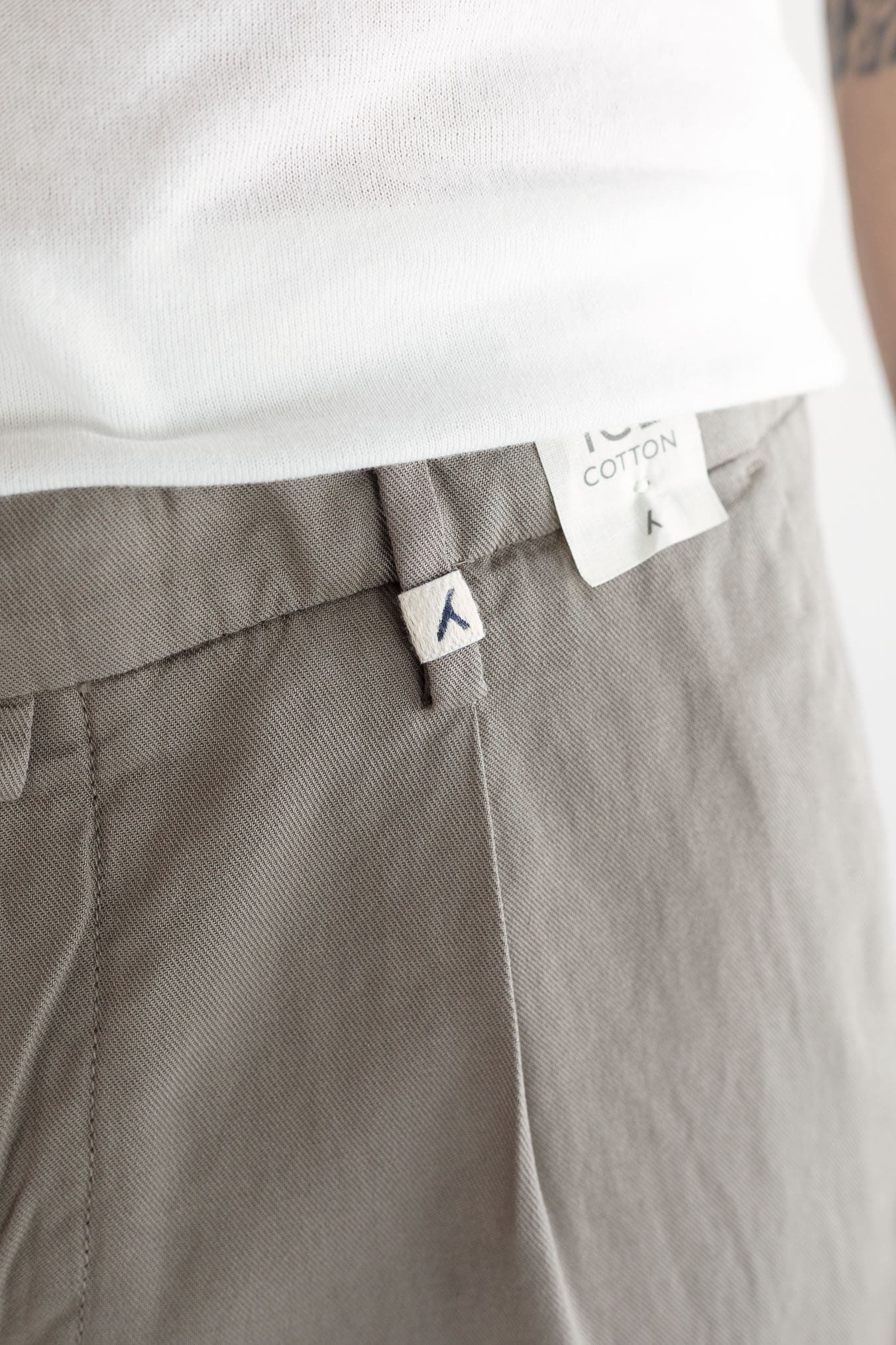 MYTHS Pantaloni Ice Cotton Pinces Tortora