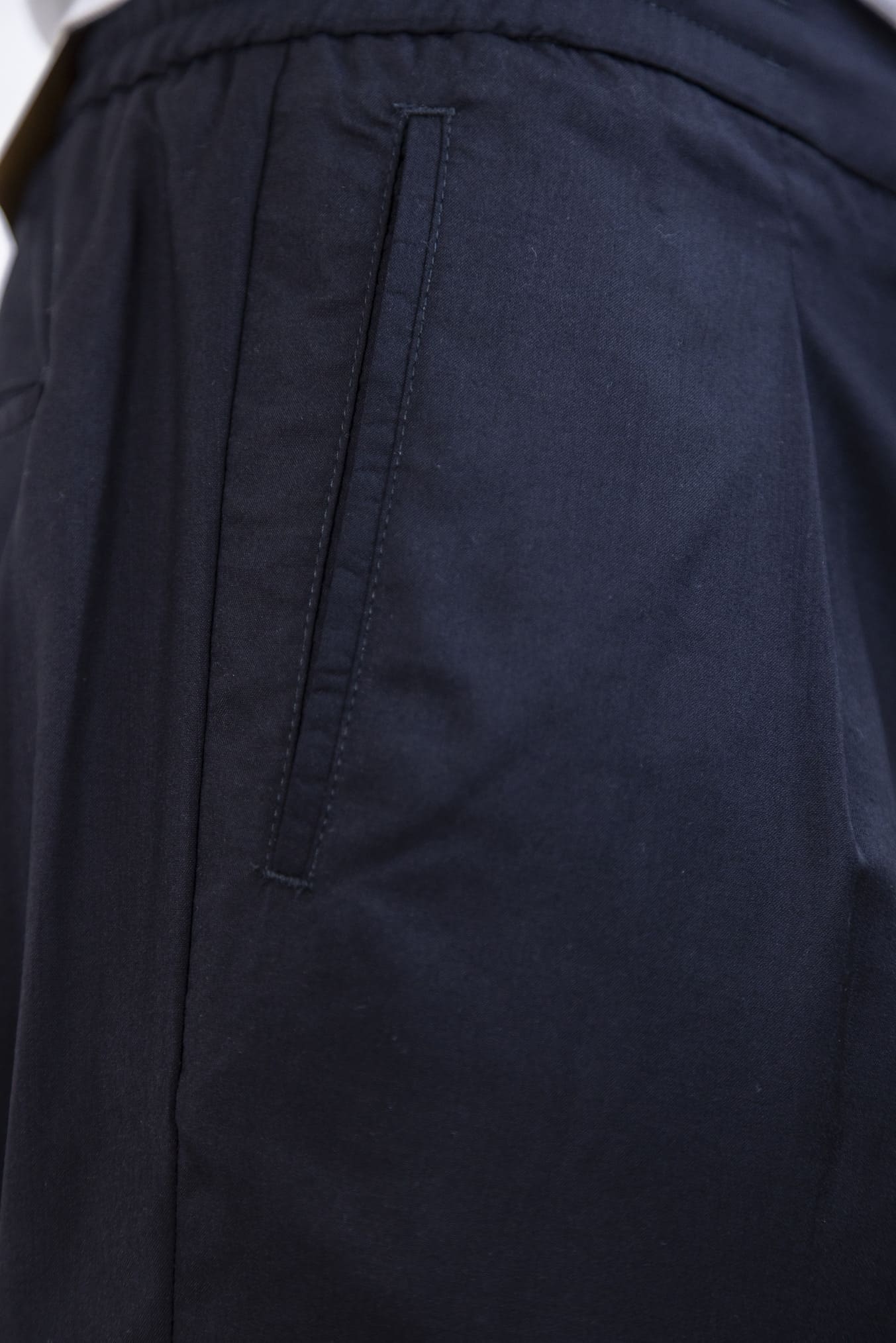 PESCAROLO Pantaloni mod.Chiaia con Coulisse e Pinces Superlight Lana e Seta Nero