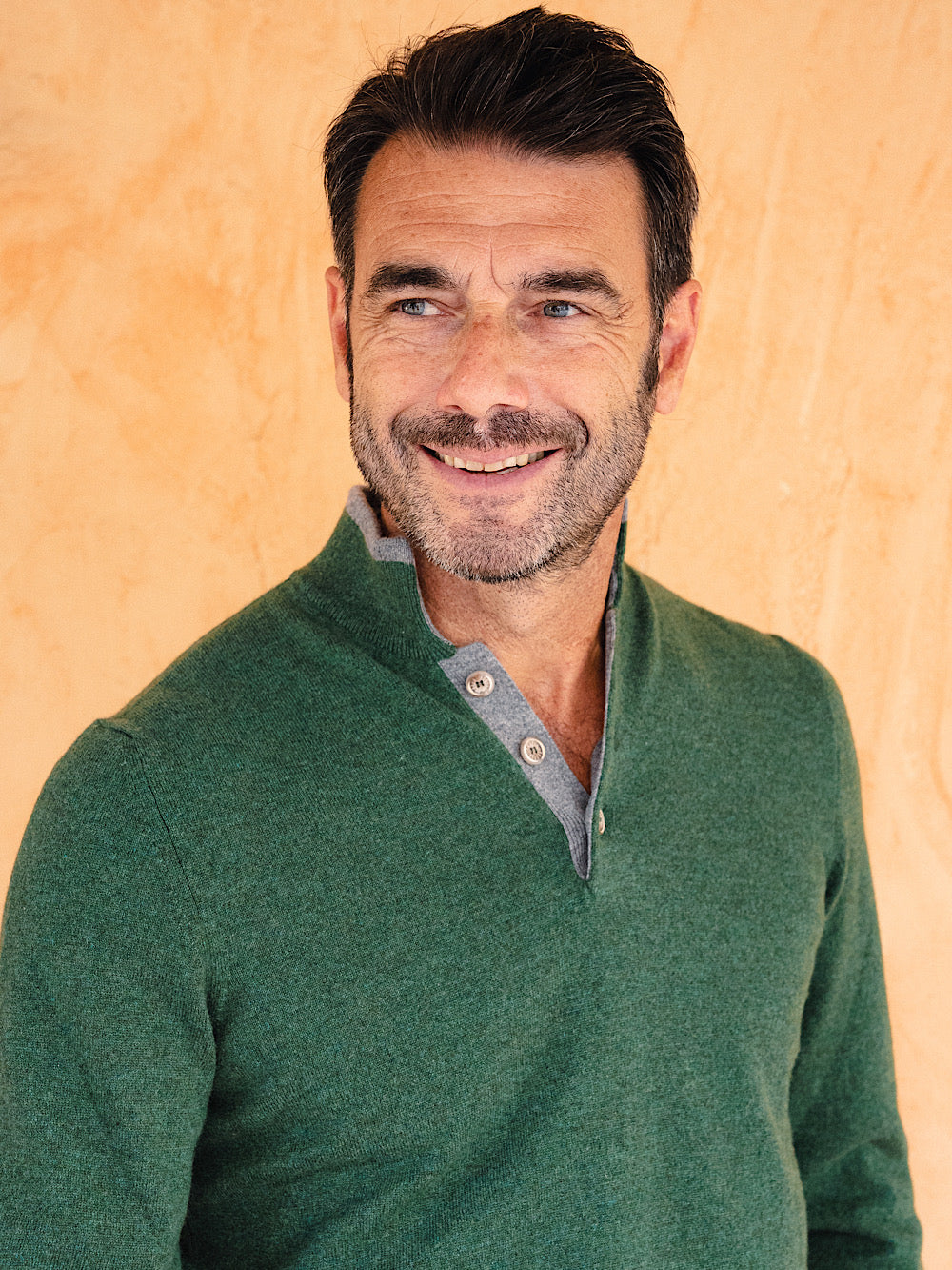 Fedeli pullover 3 bottoni in cashmere verde