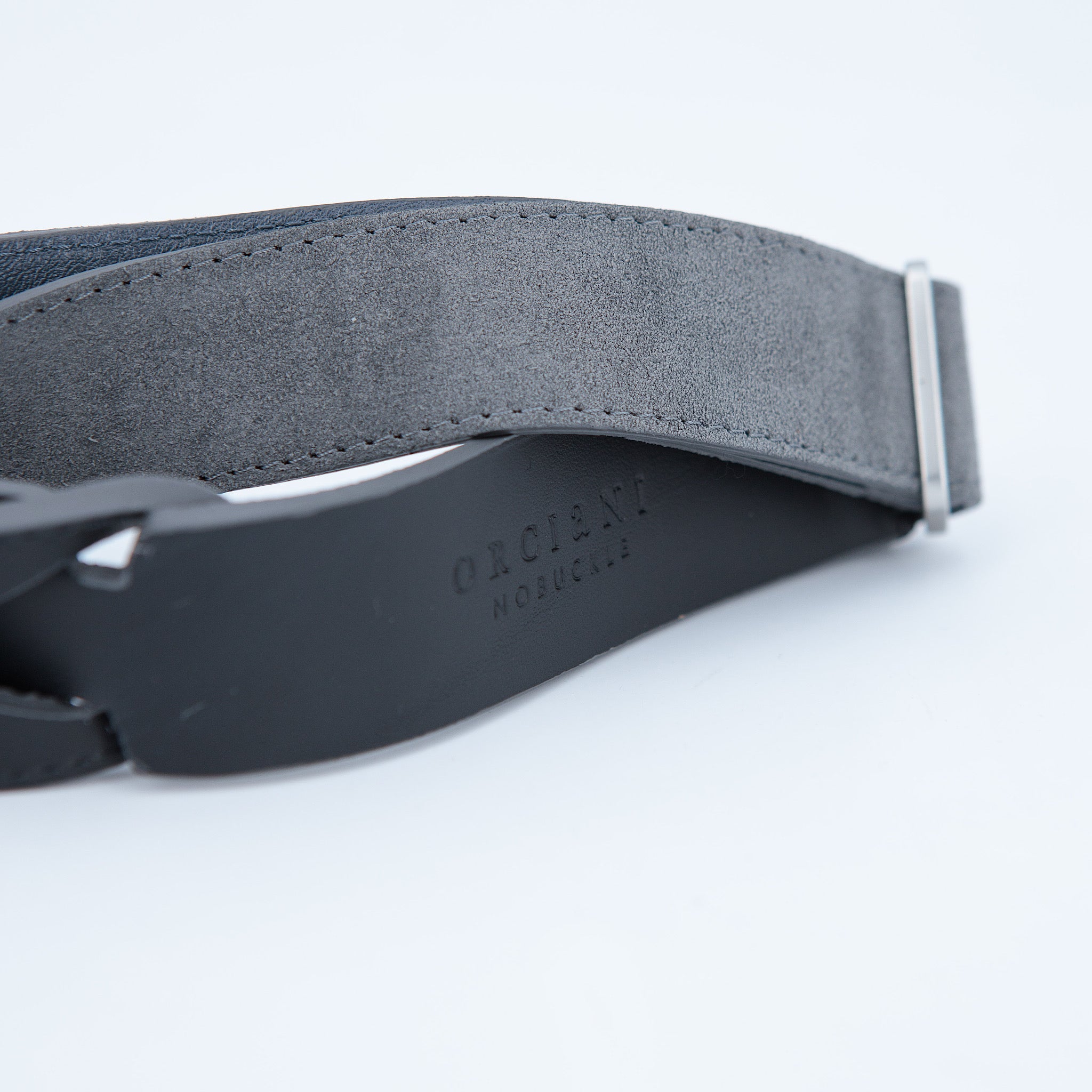 Nobuckle belt in gray suede